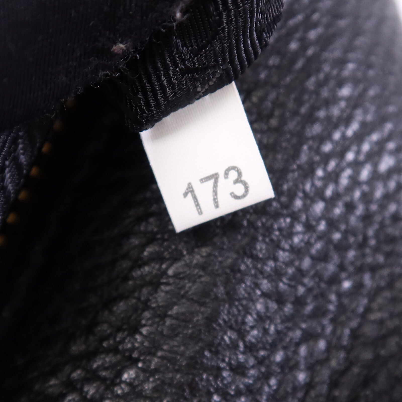 PRADA 牛皮皮革Shoulder Bag金扣肩背袋