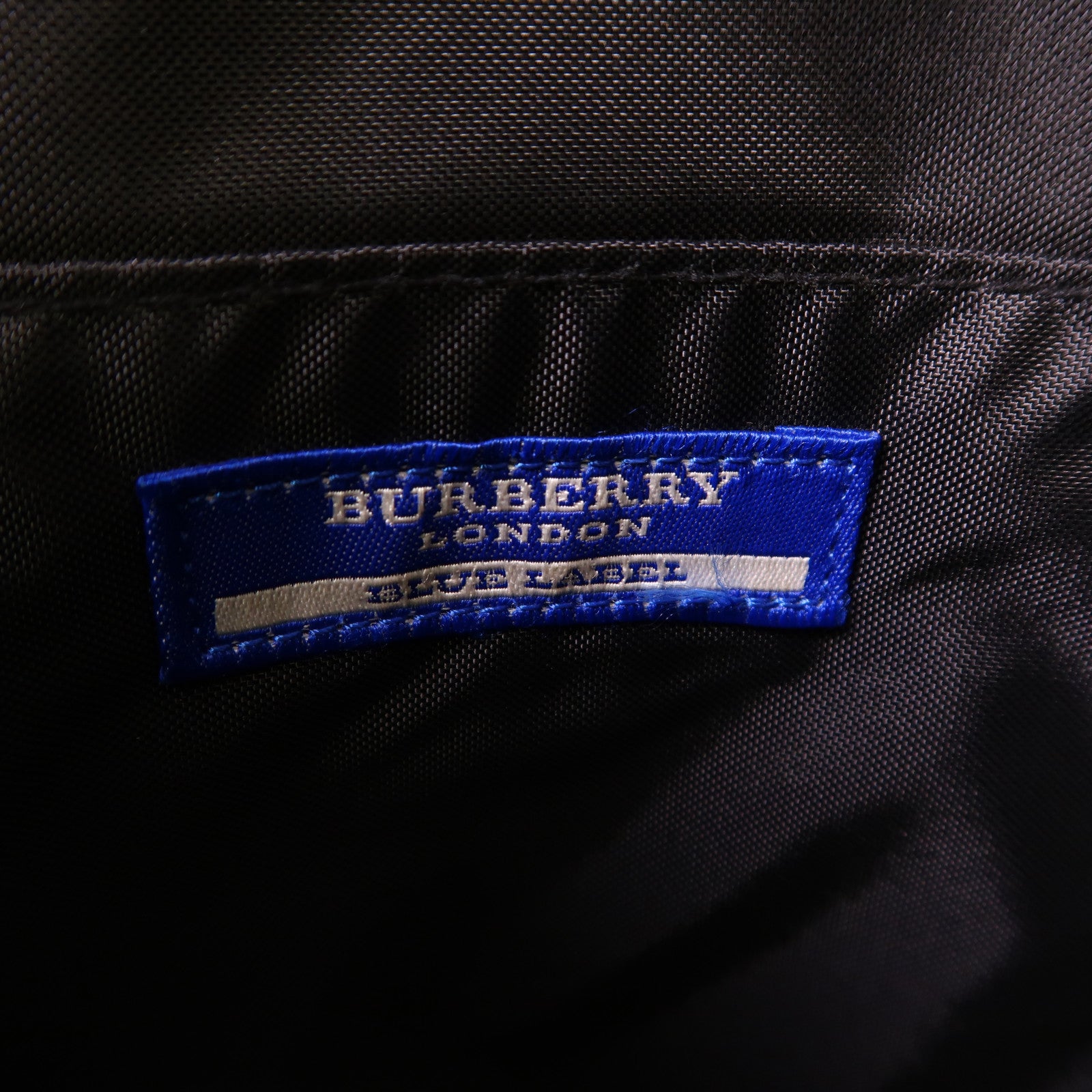 BURBERRY 尼龍Hand Bag銀扣手挽袋