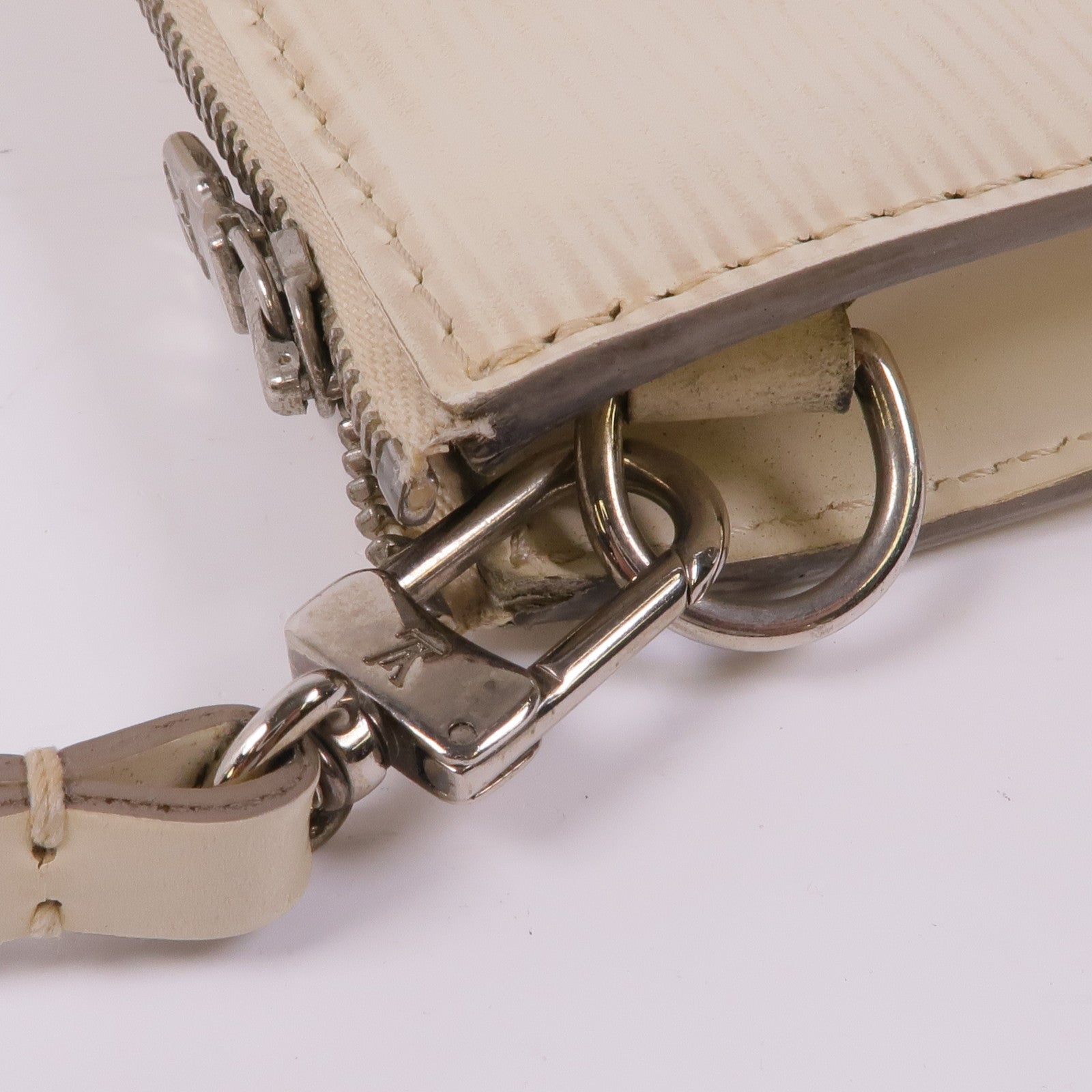 LOUIS VUITTON Epi Pochette Accessoires 24銀扣手挽袋