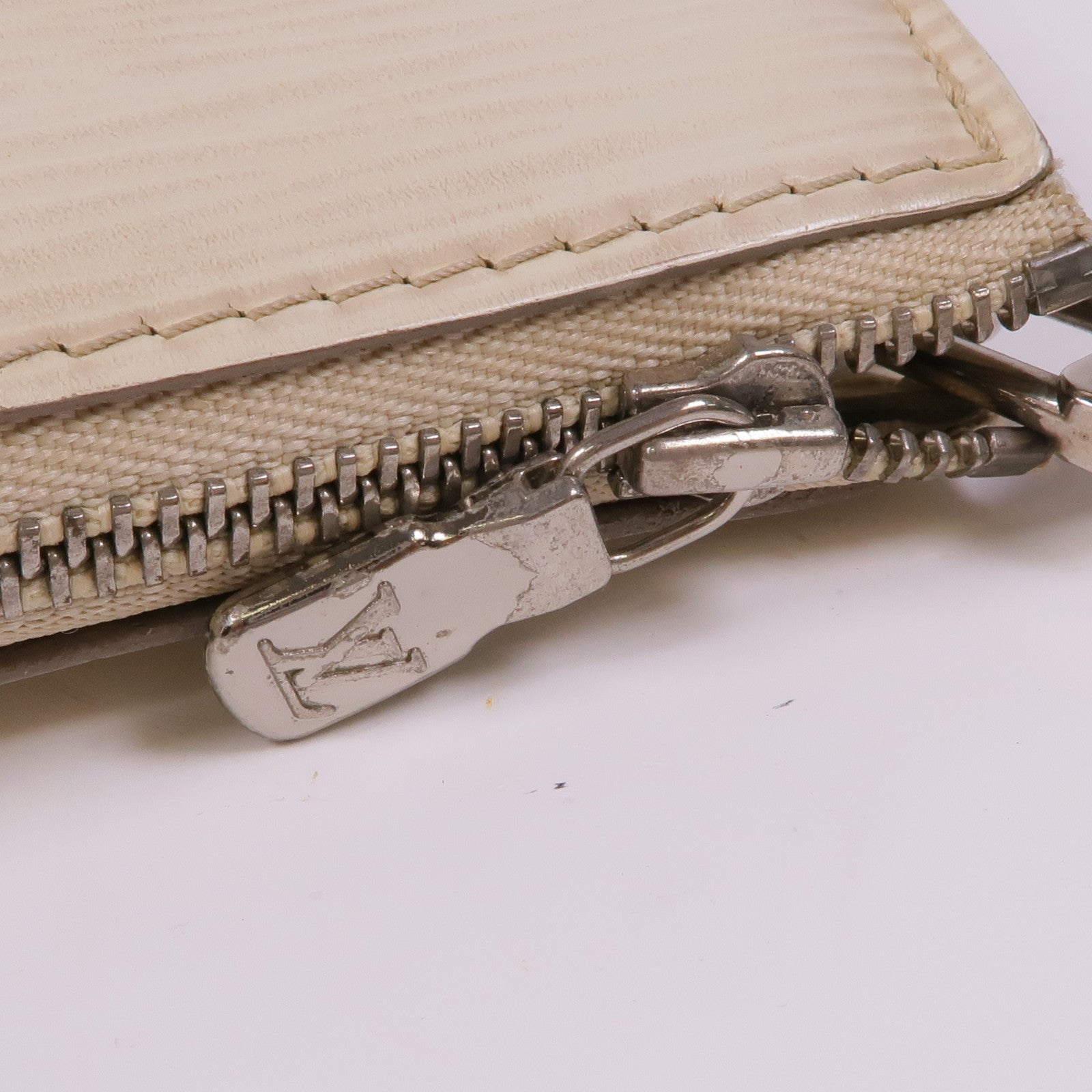 LOUIS VUITTON Epi Pochette Accessoires 24銀扣手挽袋