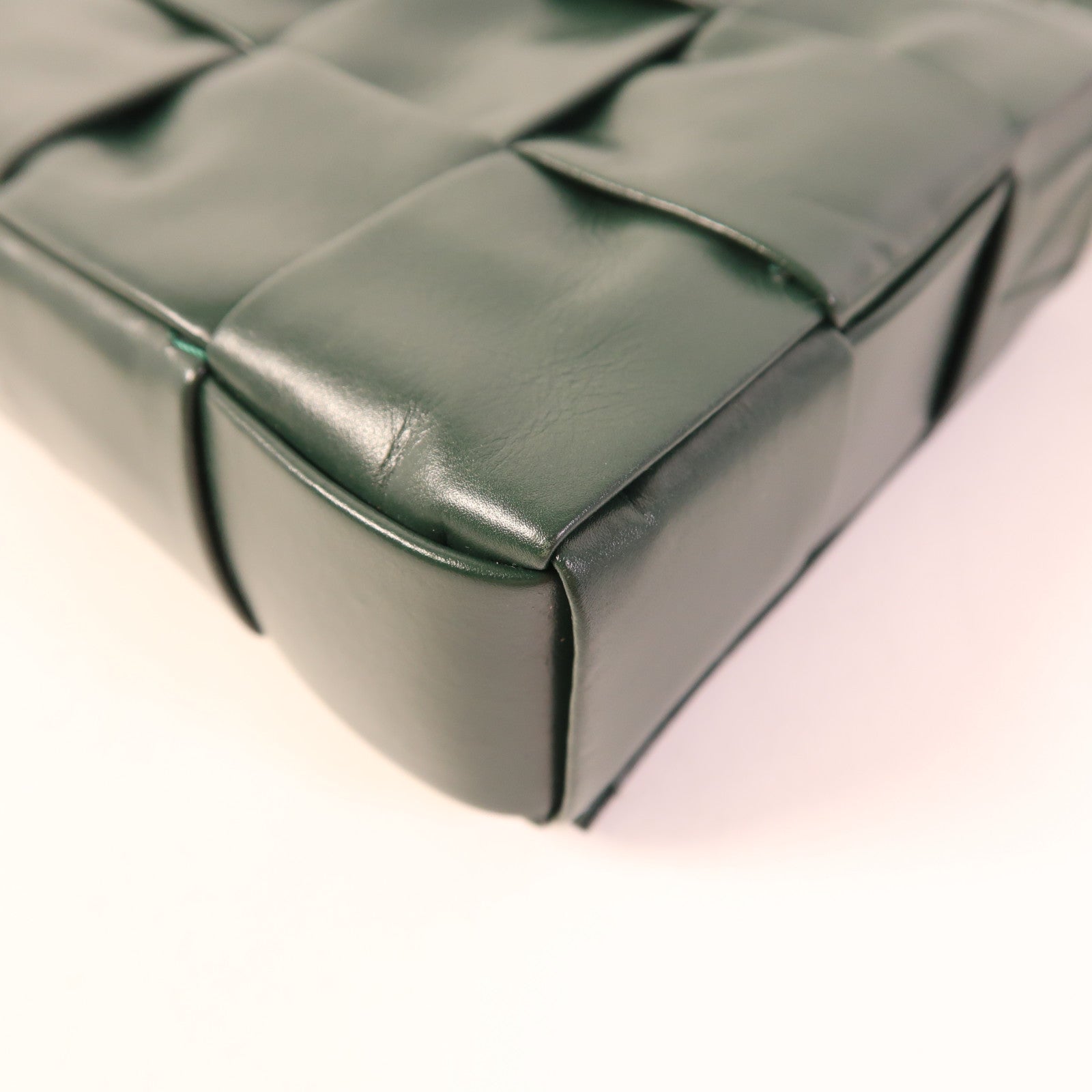 BOTTEGA VENETA 皮革Cassette銀扣肩背袋