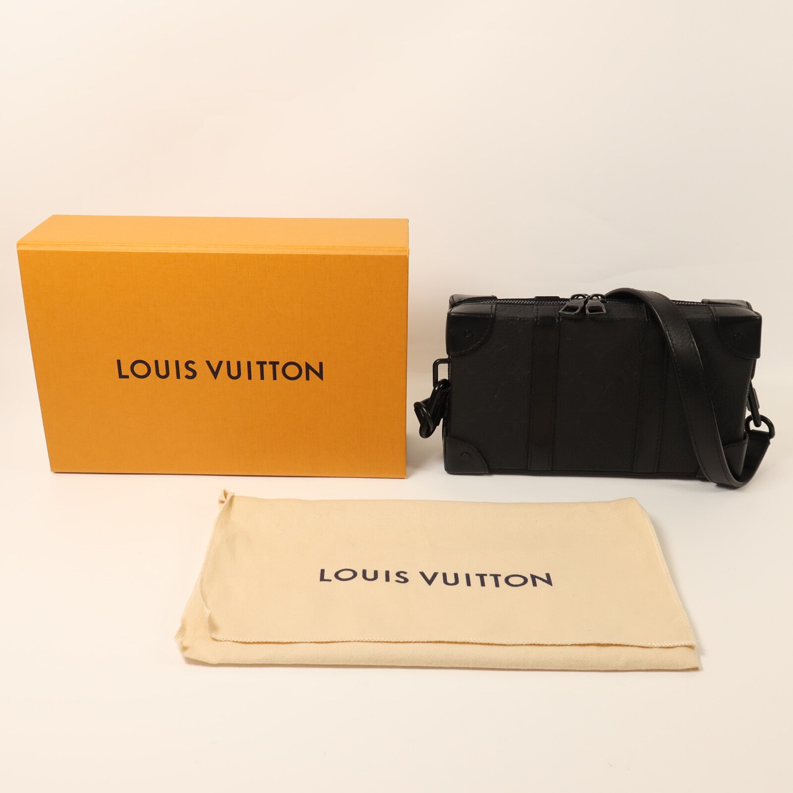 LOUIS VUITTON Monogram Taurillon Soft Trunk肩背袋