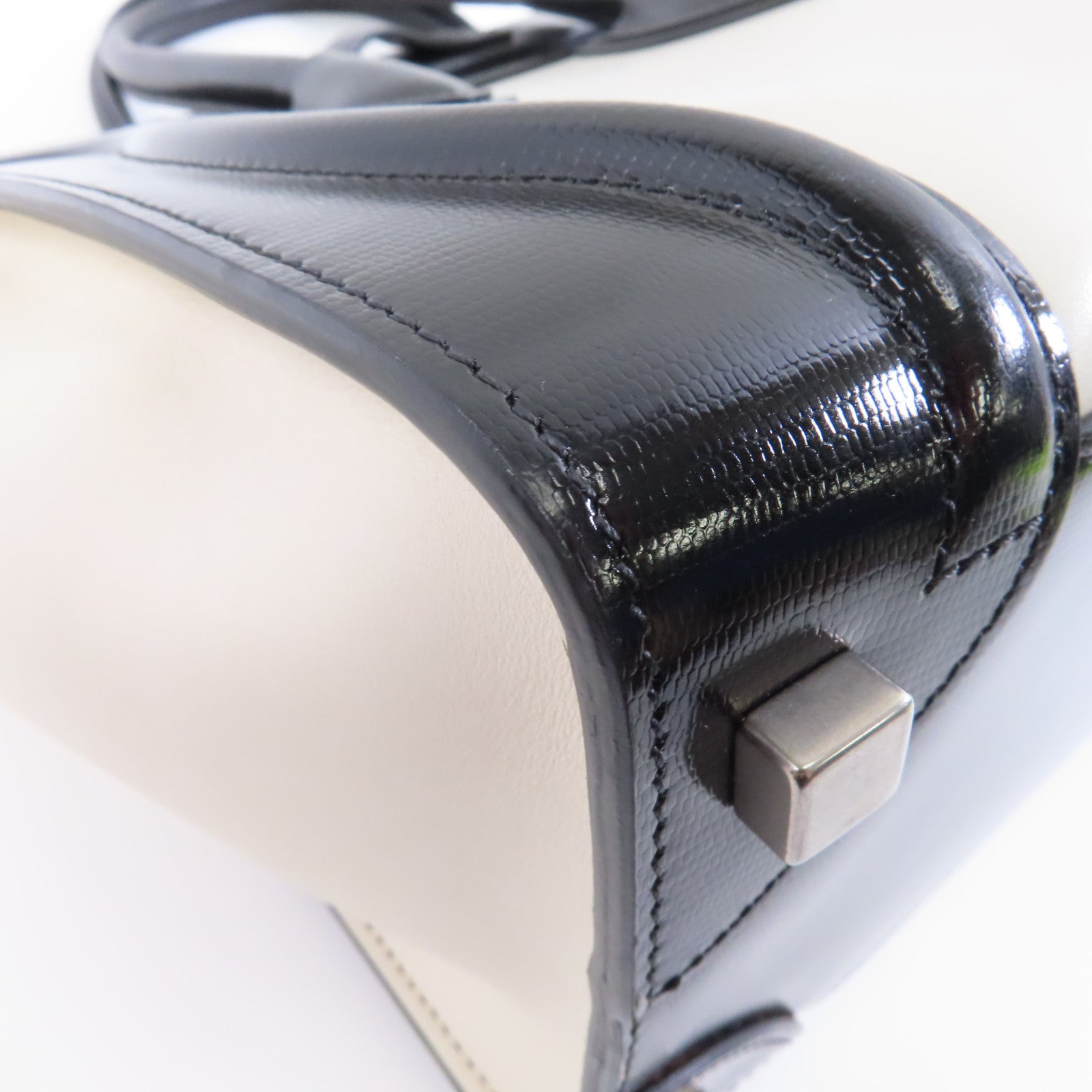 CELINE 牛皮皮革Micro Luggage銀扣手挽袋白色/黑色