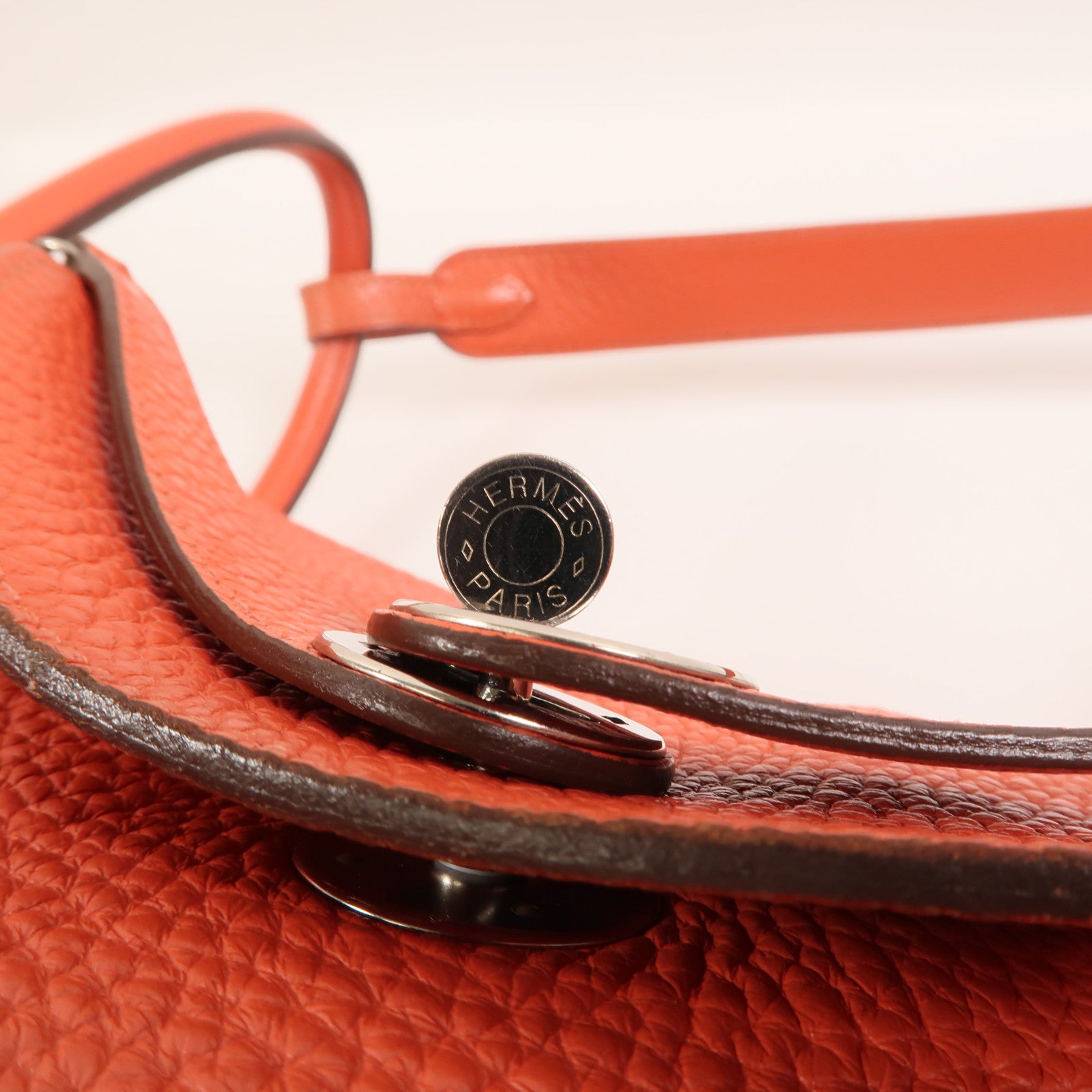 HERMES Clemence皮革Lindy 26肩背袋Rouge Pivoine