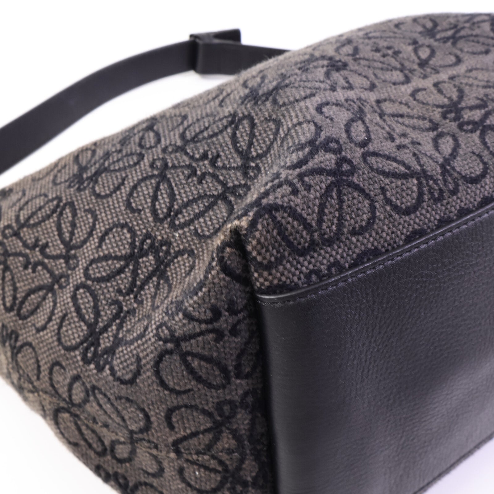 LOEWE 帆布Cubi Anagram肩背袋