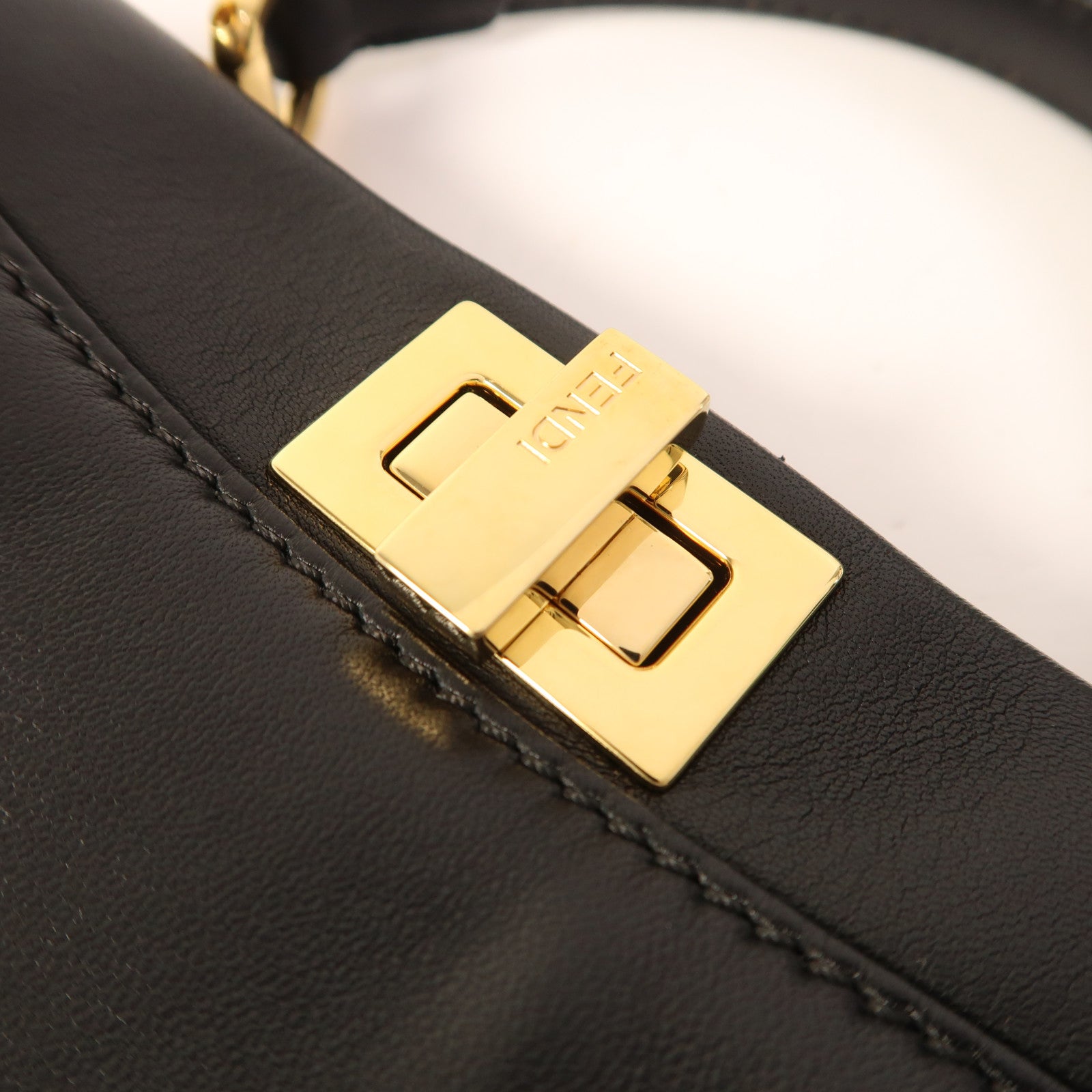 FENDI 羊皮皮革Mini Peekaboo金扣手挽肩背兩用袋