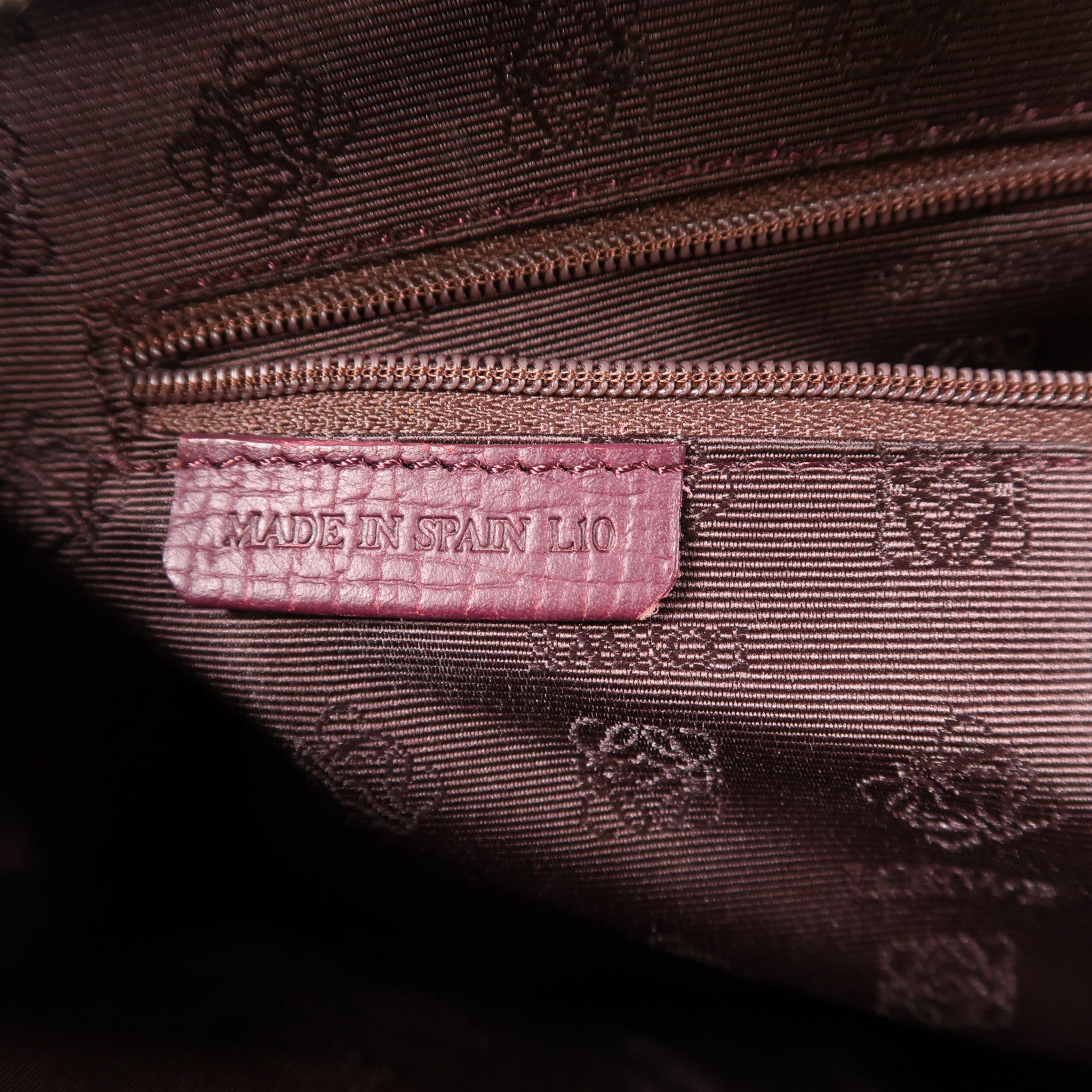 LOEWE 牛皮皮革Shoulder Bag銀扣肩背袋