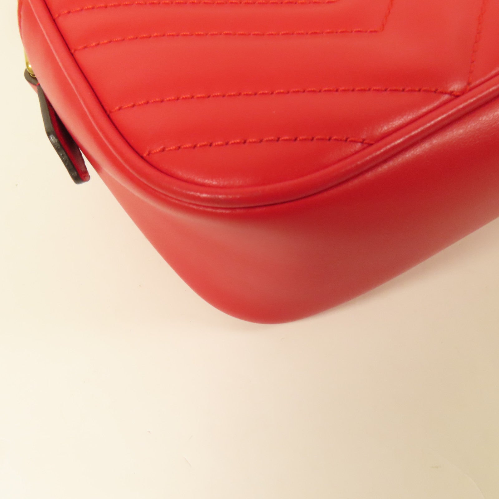 GUCCI 【激減優惠】牛皮皮革GG Marmont金扣肩背袋