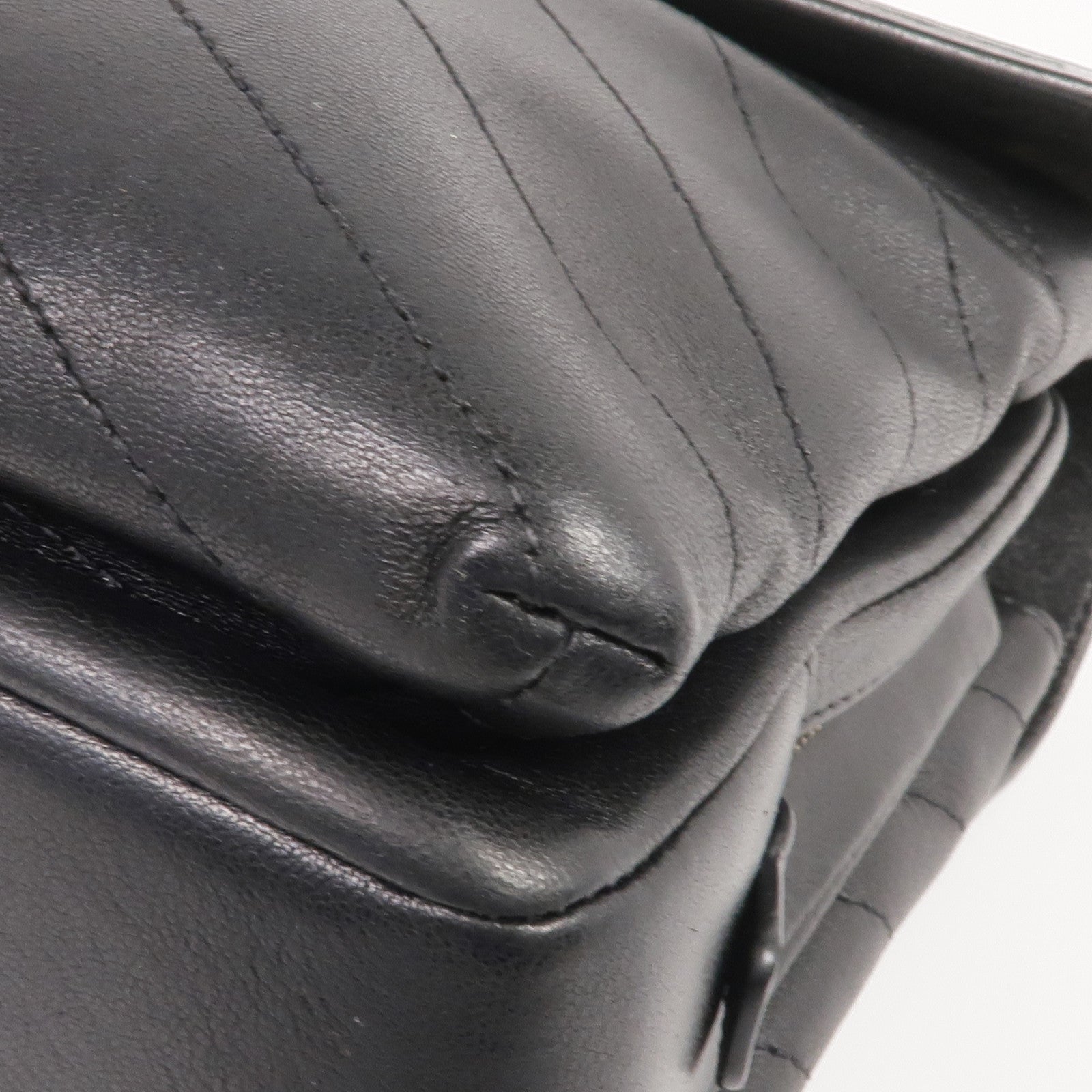 CHANEL 皮革Chain Shoulder金扣鏈帶肩背袋