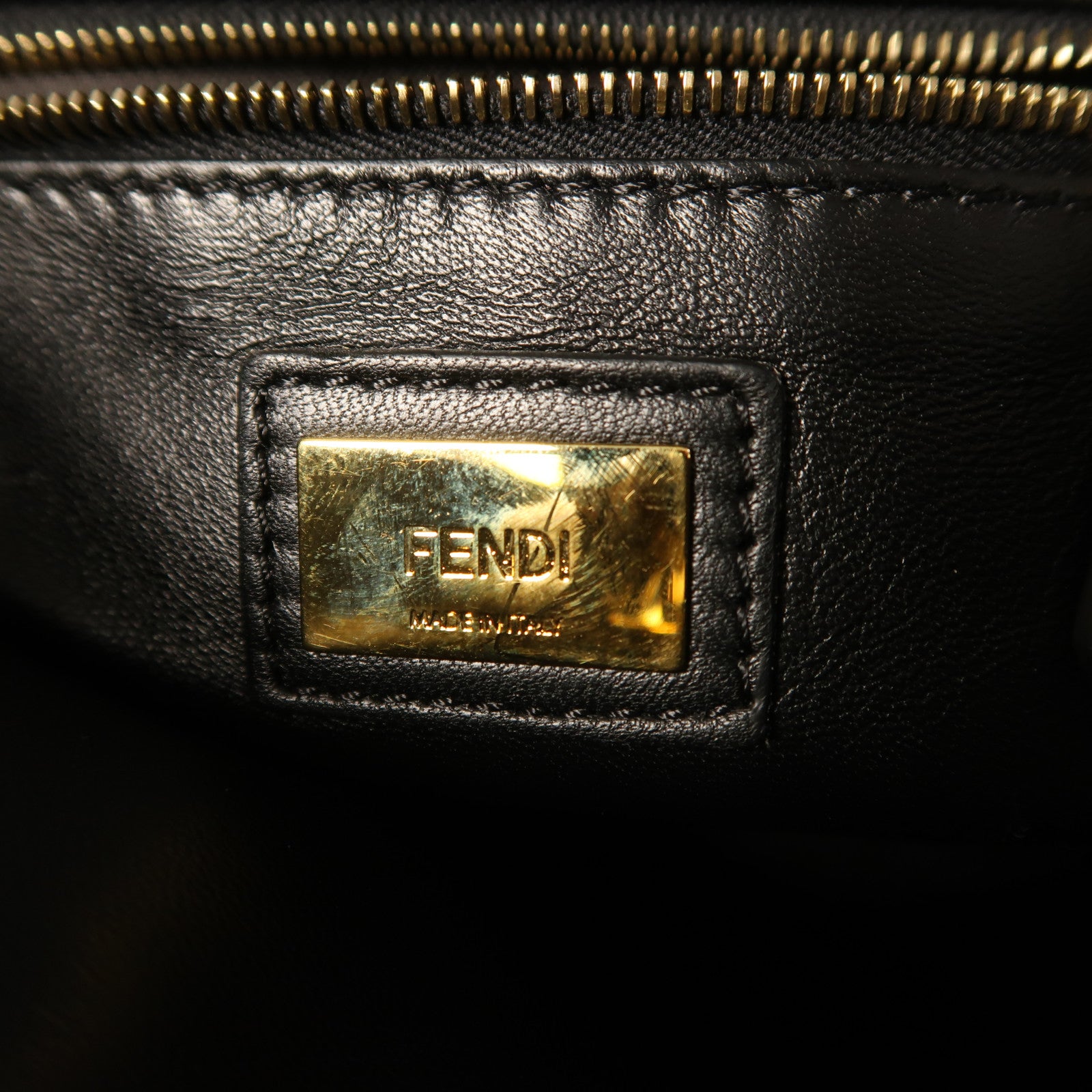 FENDI 羊皮皮革Mini Peekaboo金扣手挽肩背兩用袋