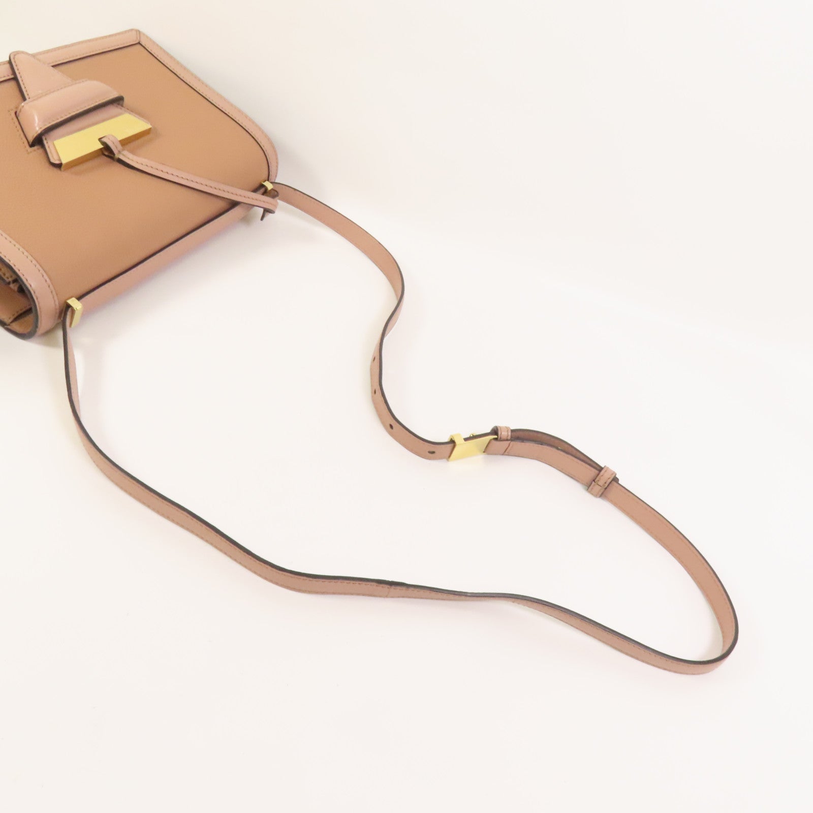 LOEWE 牛皮皮革Barcelona肩背袋