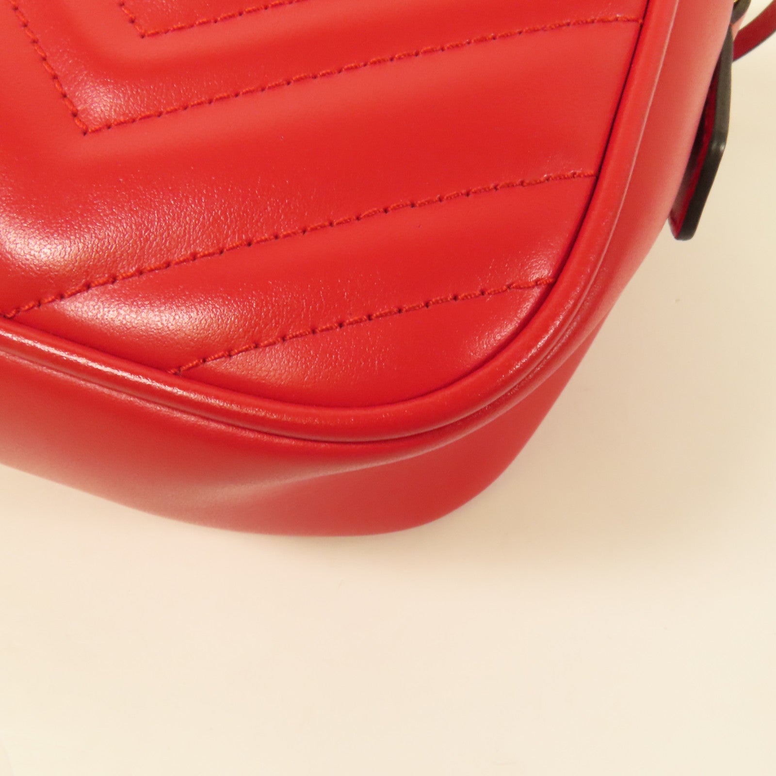 GUCCI 牛皮皮革GG Marmont金扣肩背袋