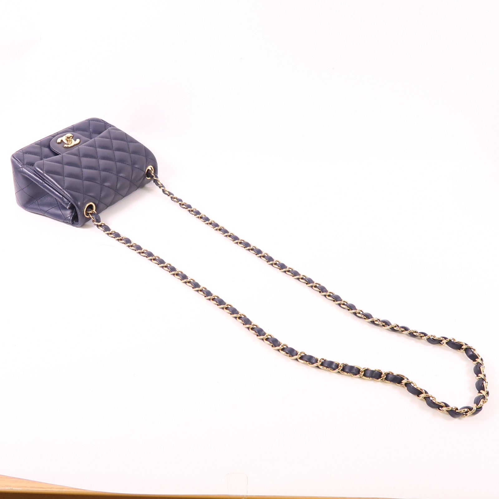 CHANEL 羊皮皮革Mini Classic 17金扣鏈帶肩背袋