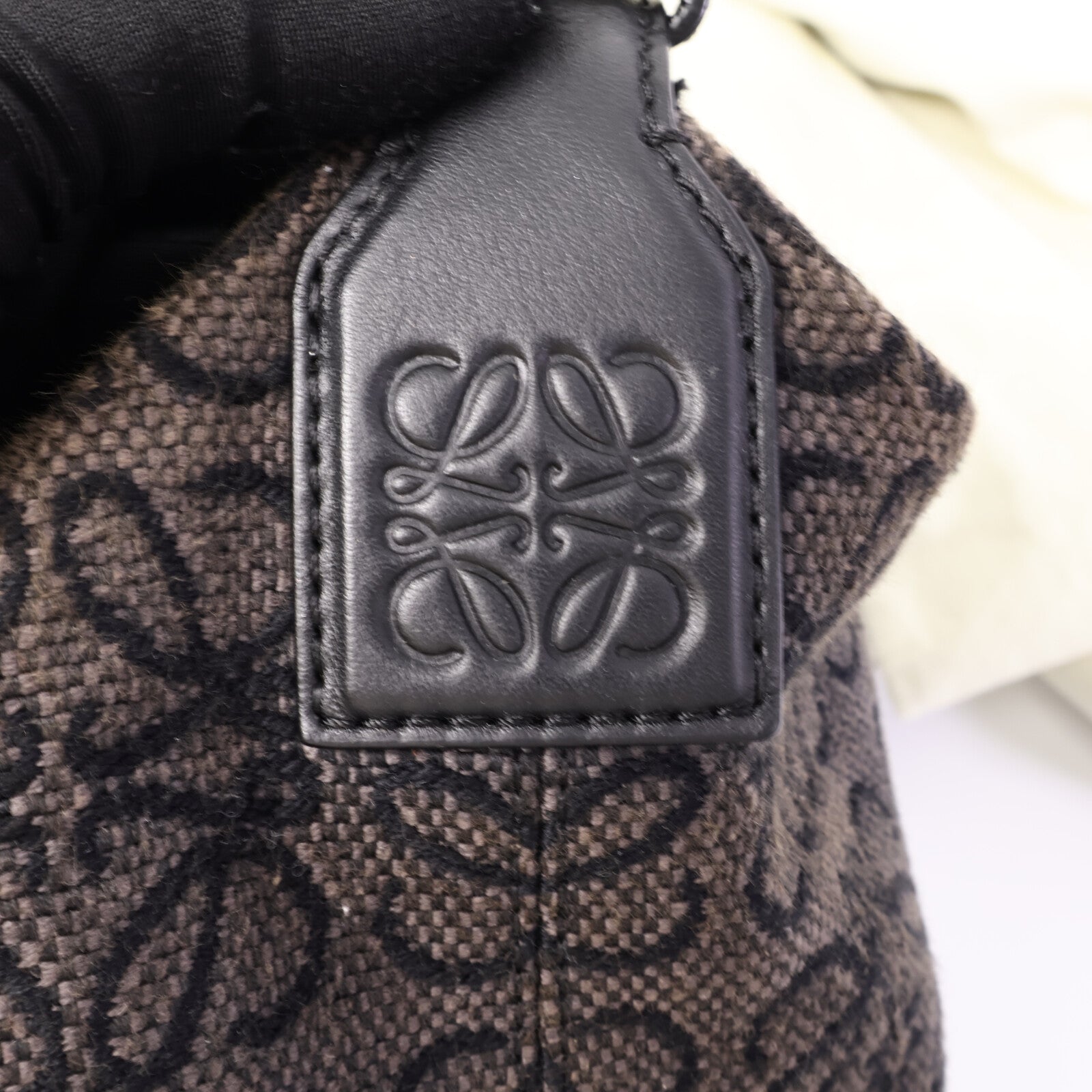 LOEWE 帆布Cubi Anagram肩背袋