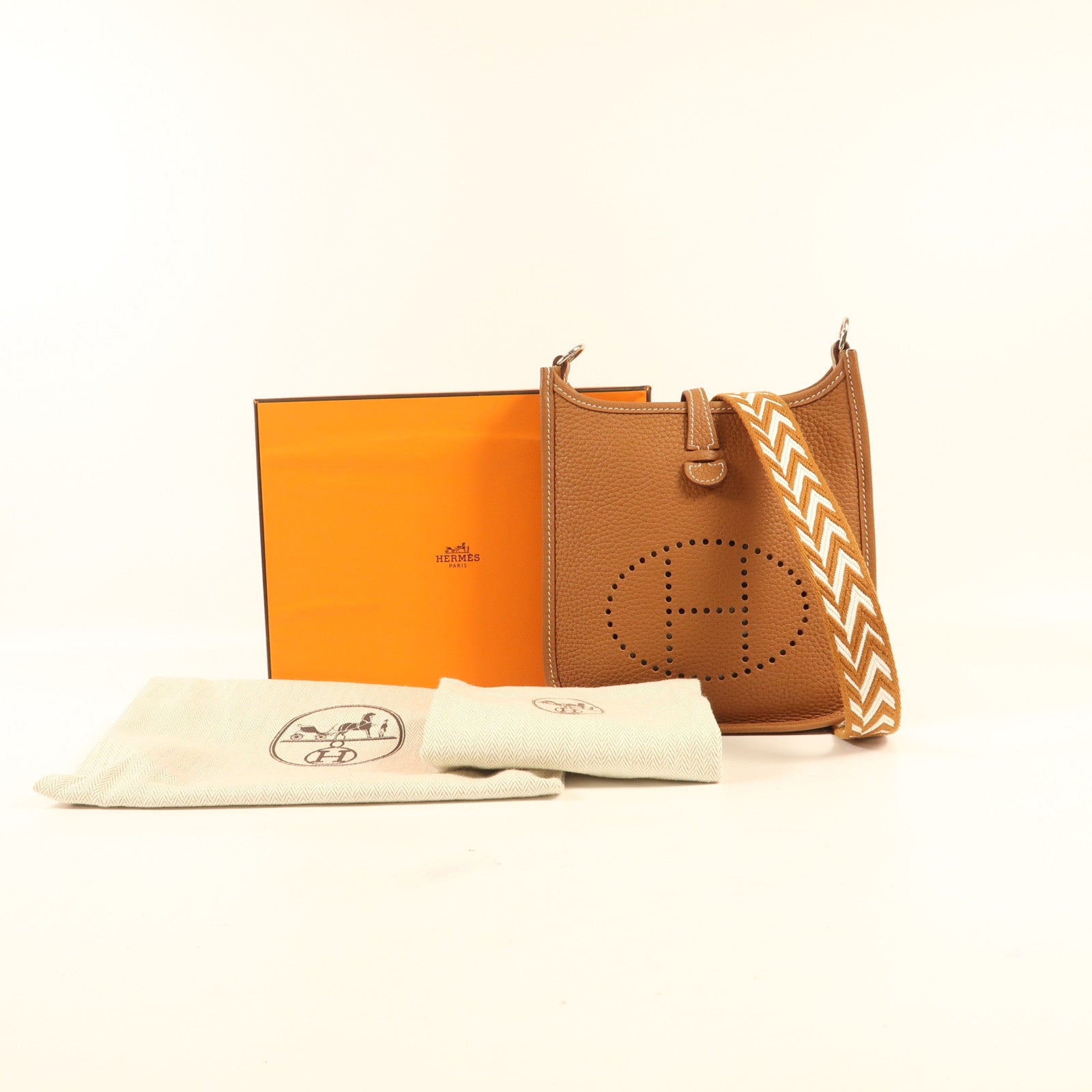HERMES Clemence皮革Evelyne TPM銀扣肩背袋