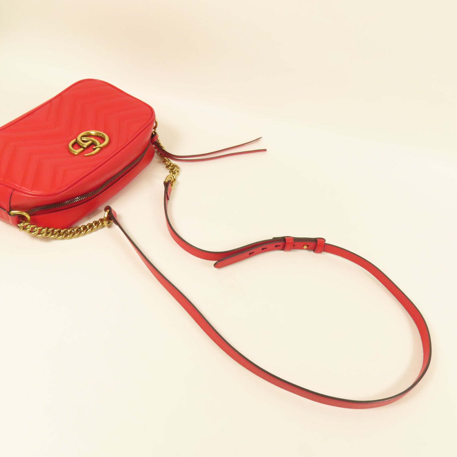 GUCCI 牛皮皮革GG Marmont金扣肩背袋