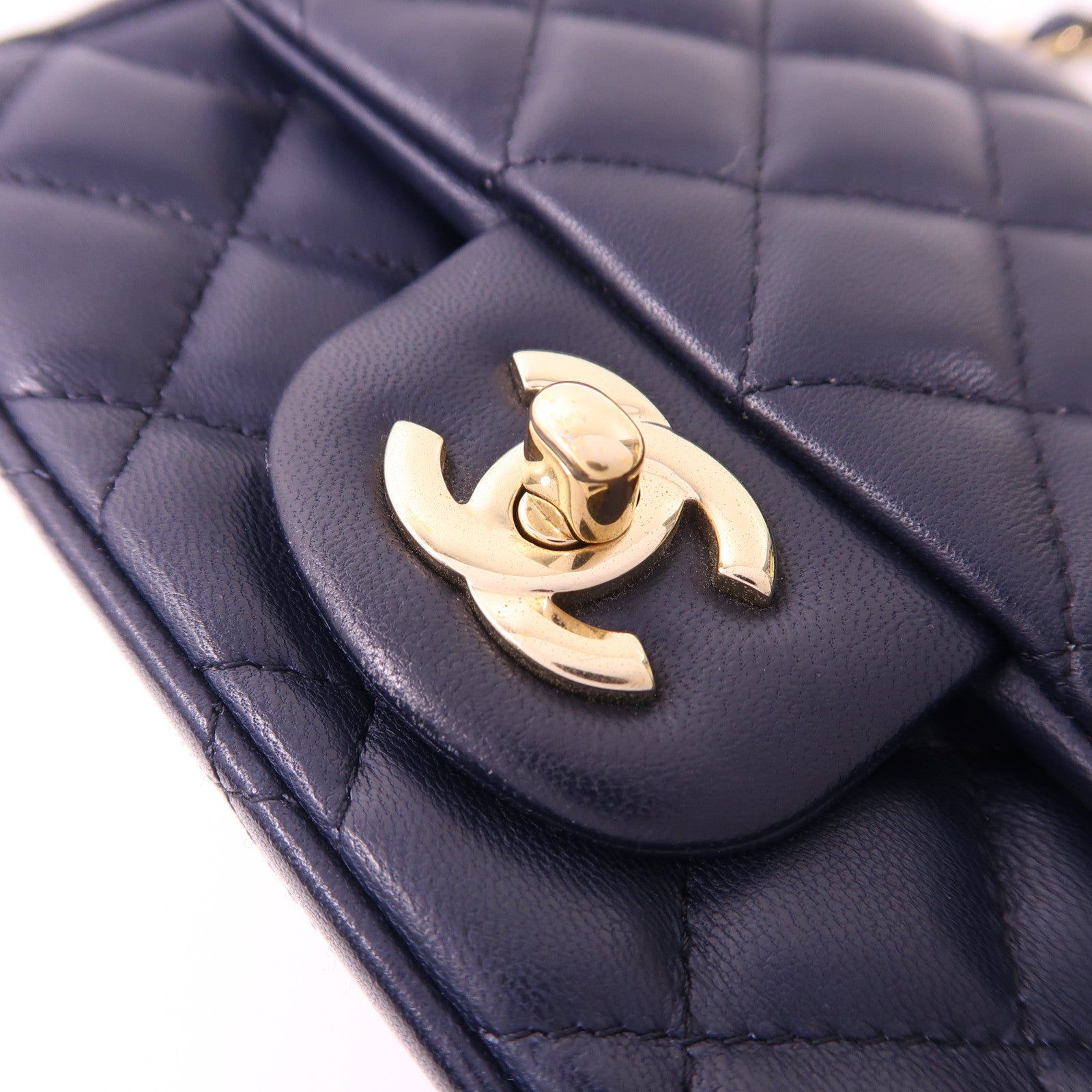 CHANEL 羊皮皮革Mini Classic 17金扣鏈帶肩背袋