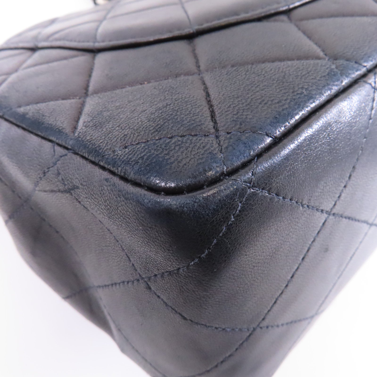 CHANEL 菱格牛皮皮革Classic Bag銀扣鏈帶肩背袋黑色