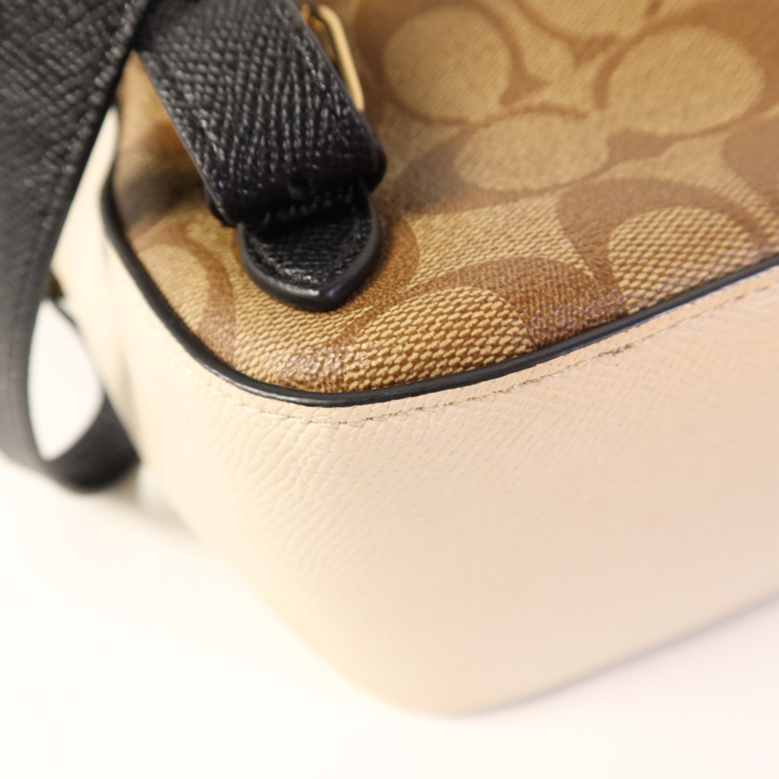 COACH 塗層帆布Backpack金扣背包