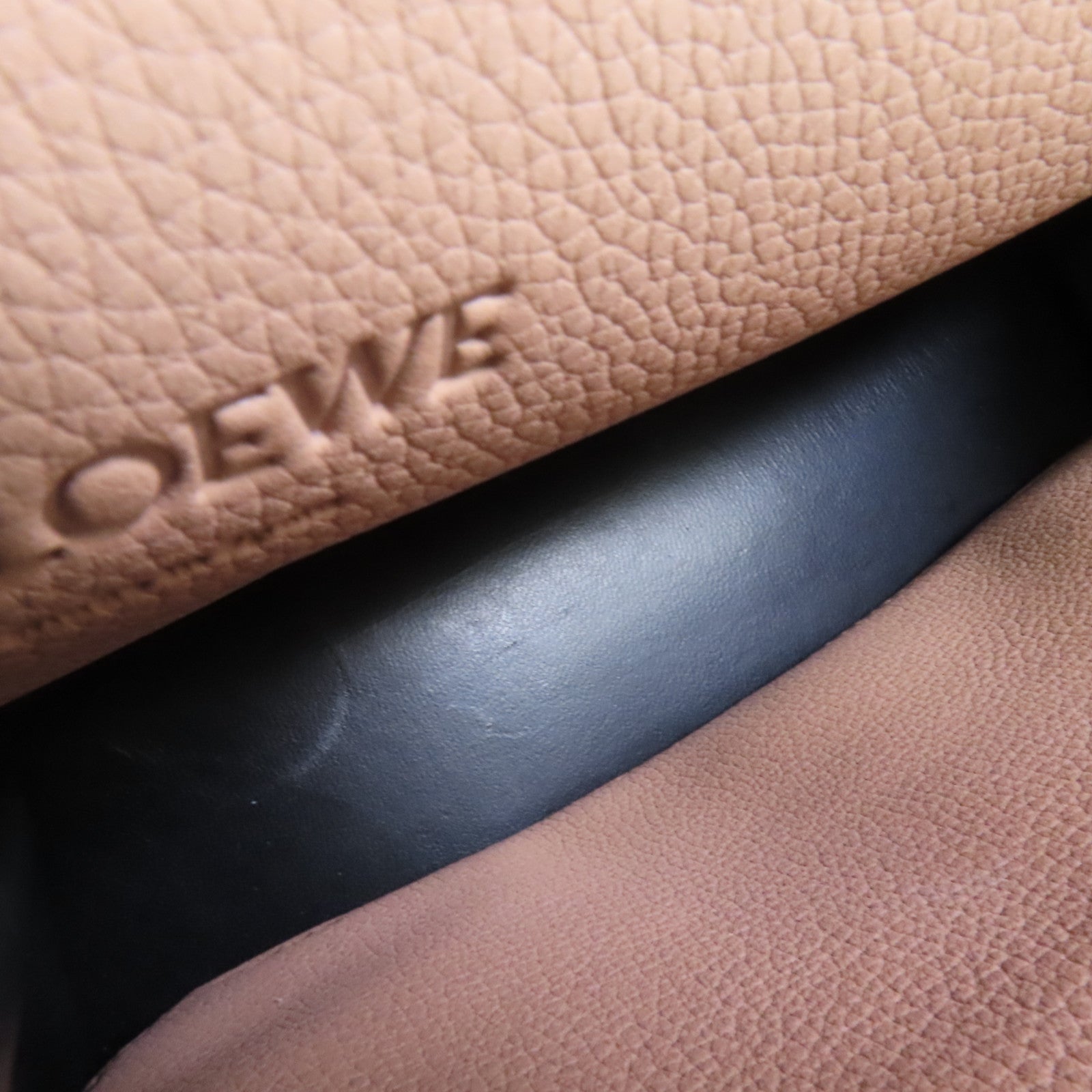 LOEWE 牛皮皮革Barcelona肩背袋