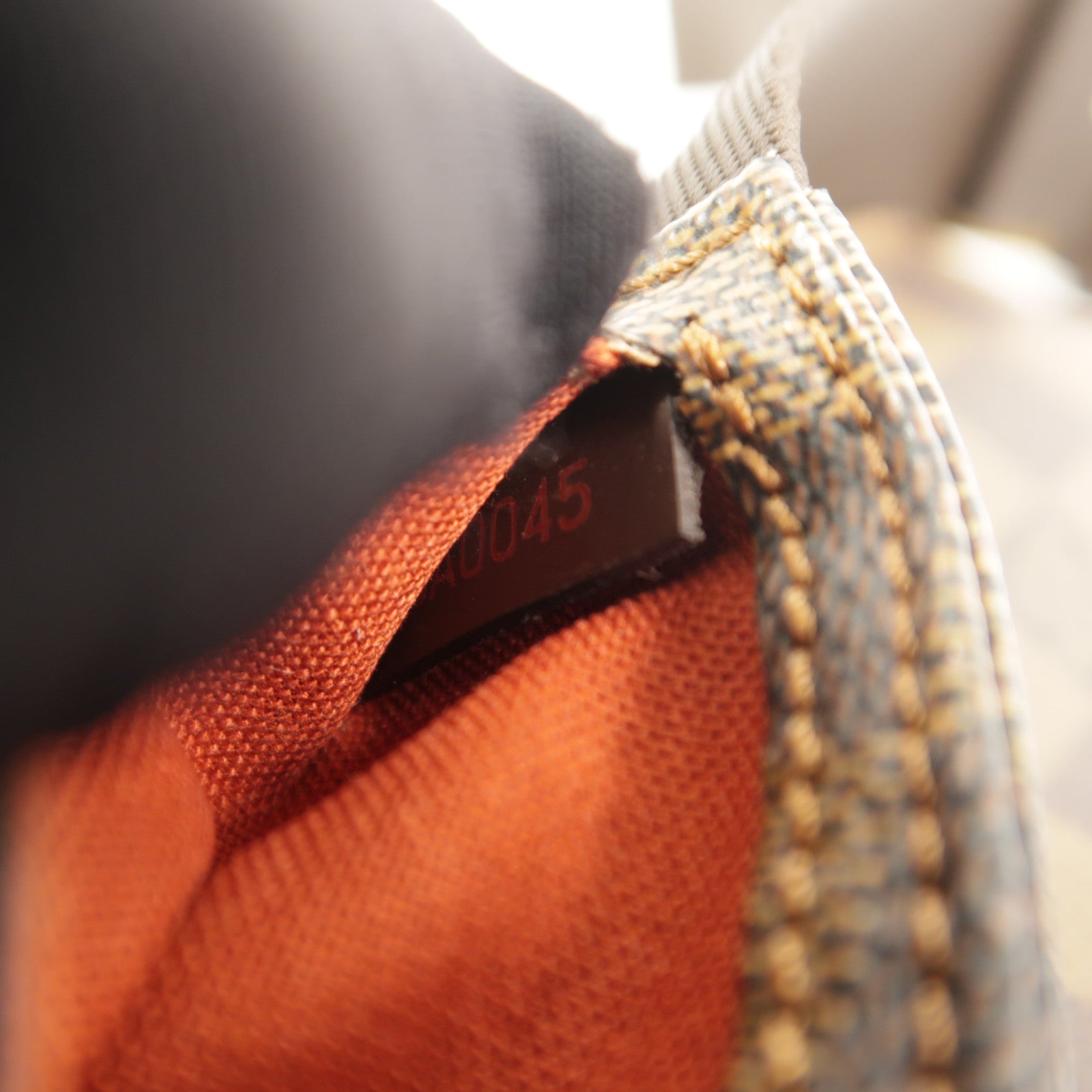 LOUIS VUITTON Damier Geronimos腰包