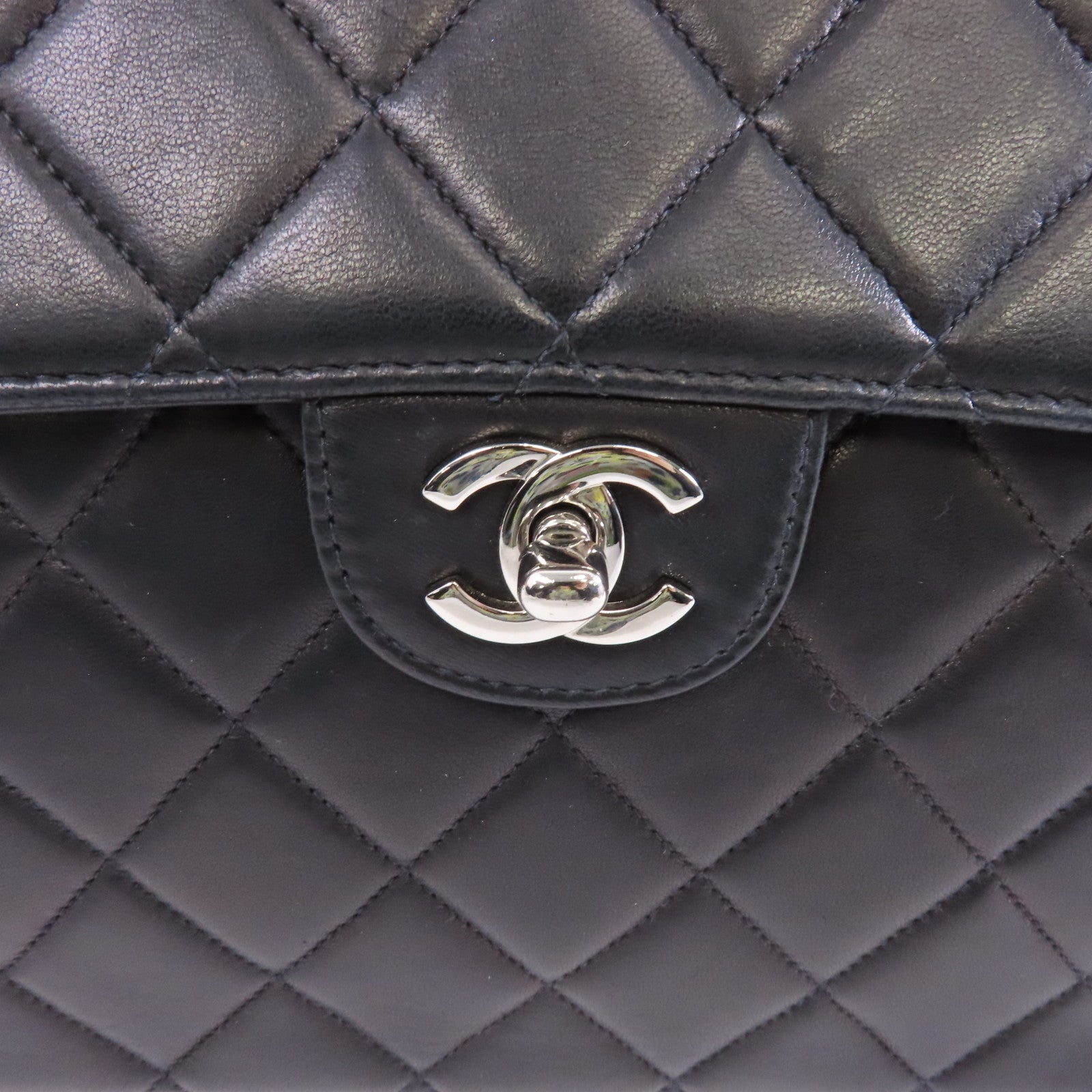CHANEL 菱格牛皮皮革Classic Bag銀扣鏈帶肩背袋黑色