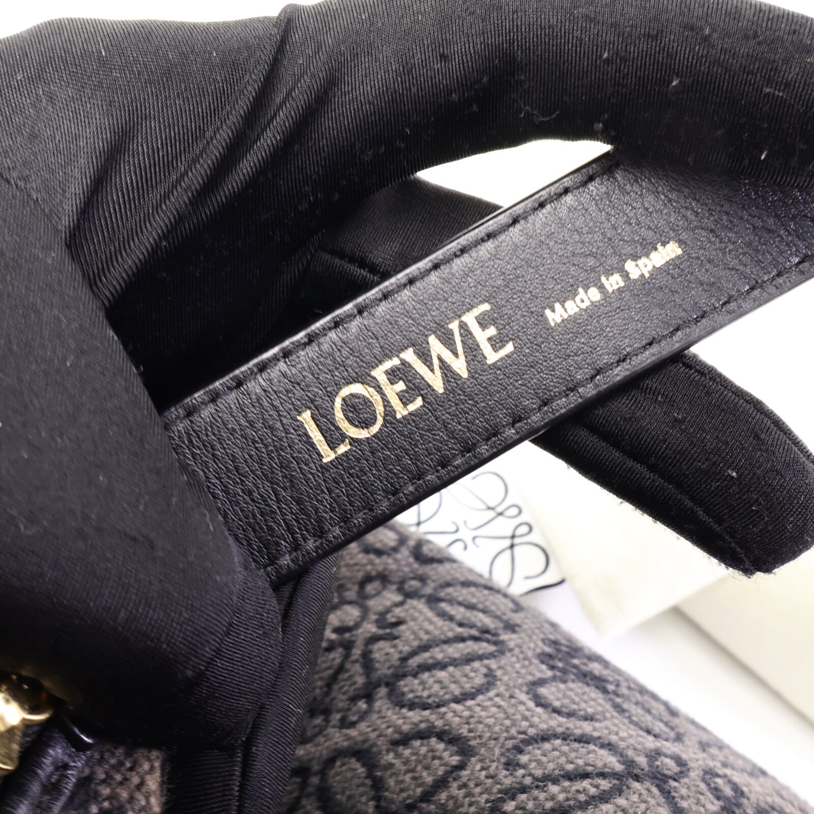 LOEWE 帆布Cubi Anagram肩背袋