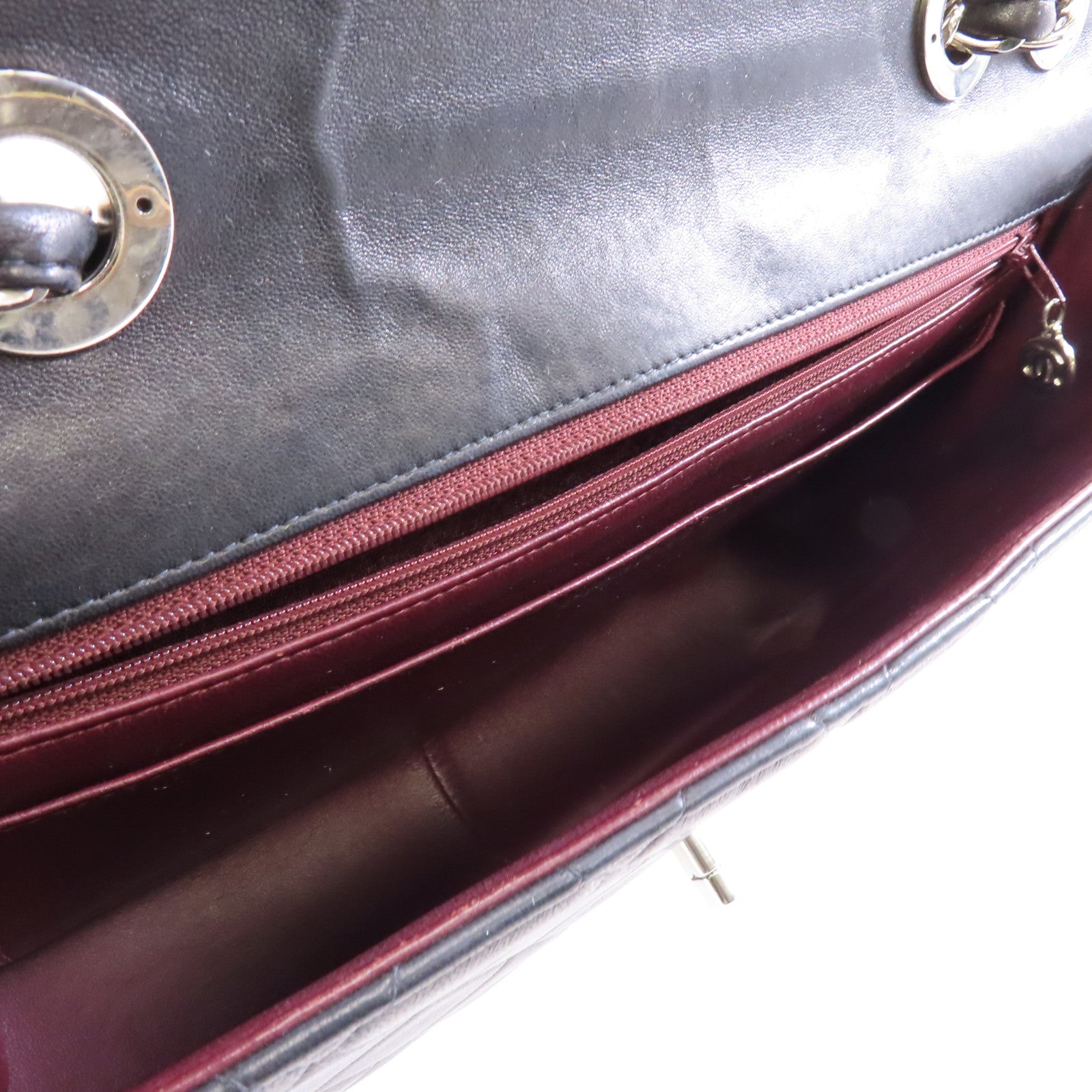 CHANEL 菱格牛皮皮革Classic Bag銀扣鏈帶肩背袋黑色