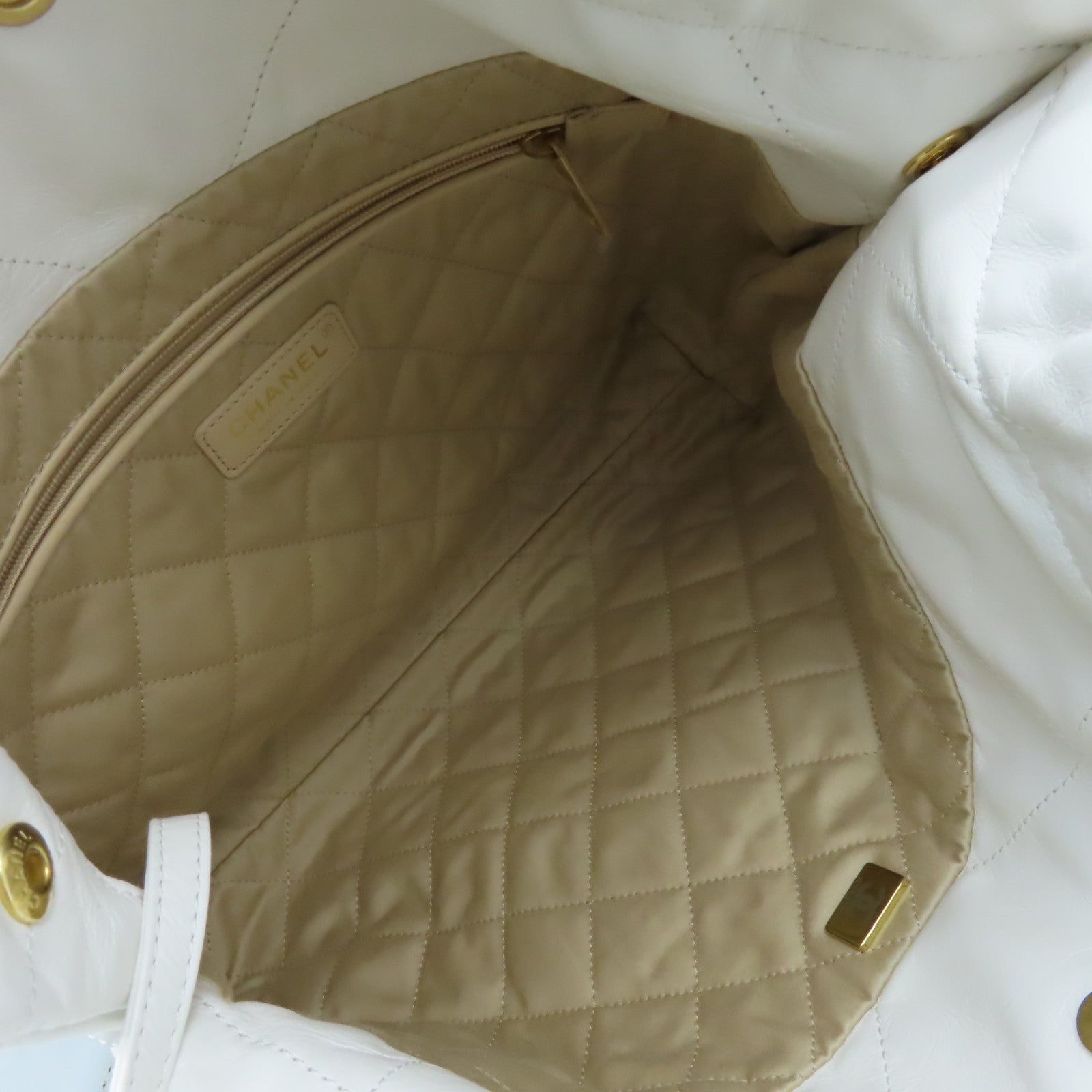 CHANEL 菱格牛皮皮革Chanel Small 22 Chain Shoulder Bag金扣鏈帶肩背袋白色