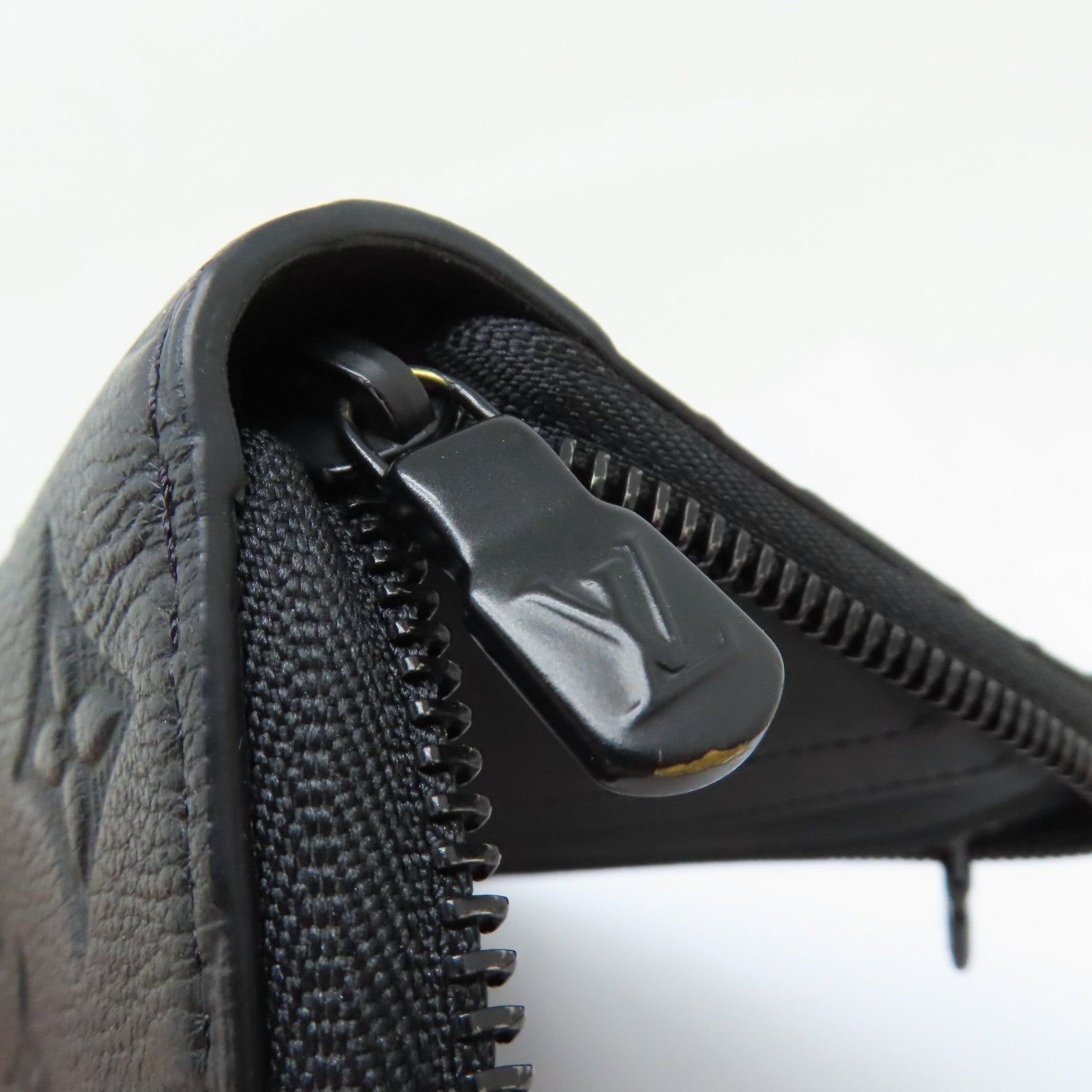 LOUIS VUITTON Monogram Shadow Zippy Vertical長錢包黑色