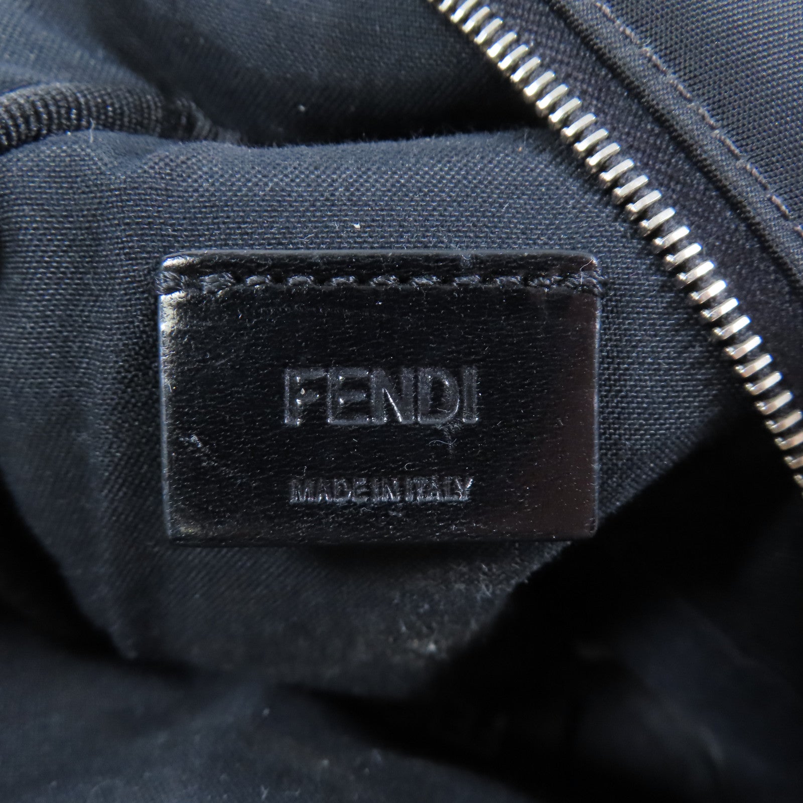 FENDI 牛皮皮革/Fur Monster Micro Backpack掛飾/銀扣零錢包黑色