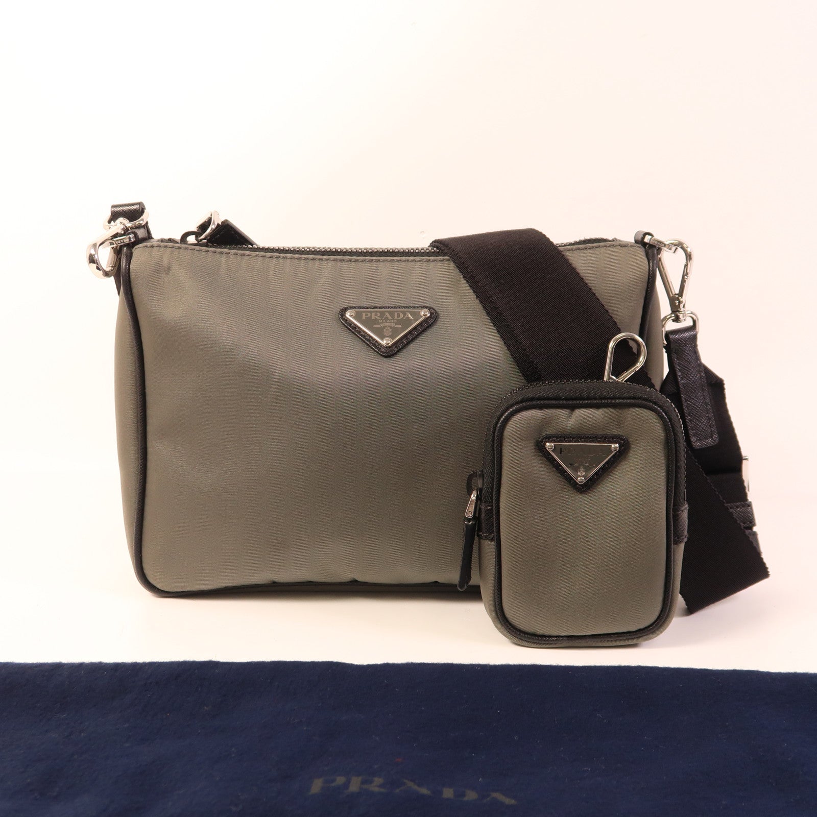 PRADA 尼龍Shoulder Bag銀扣肩背袋