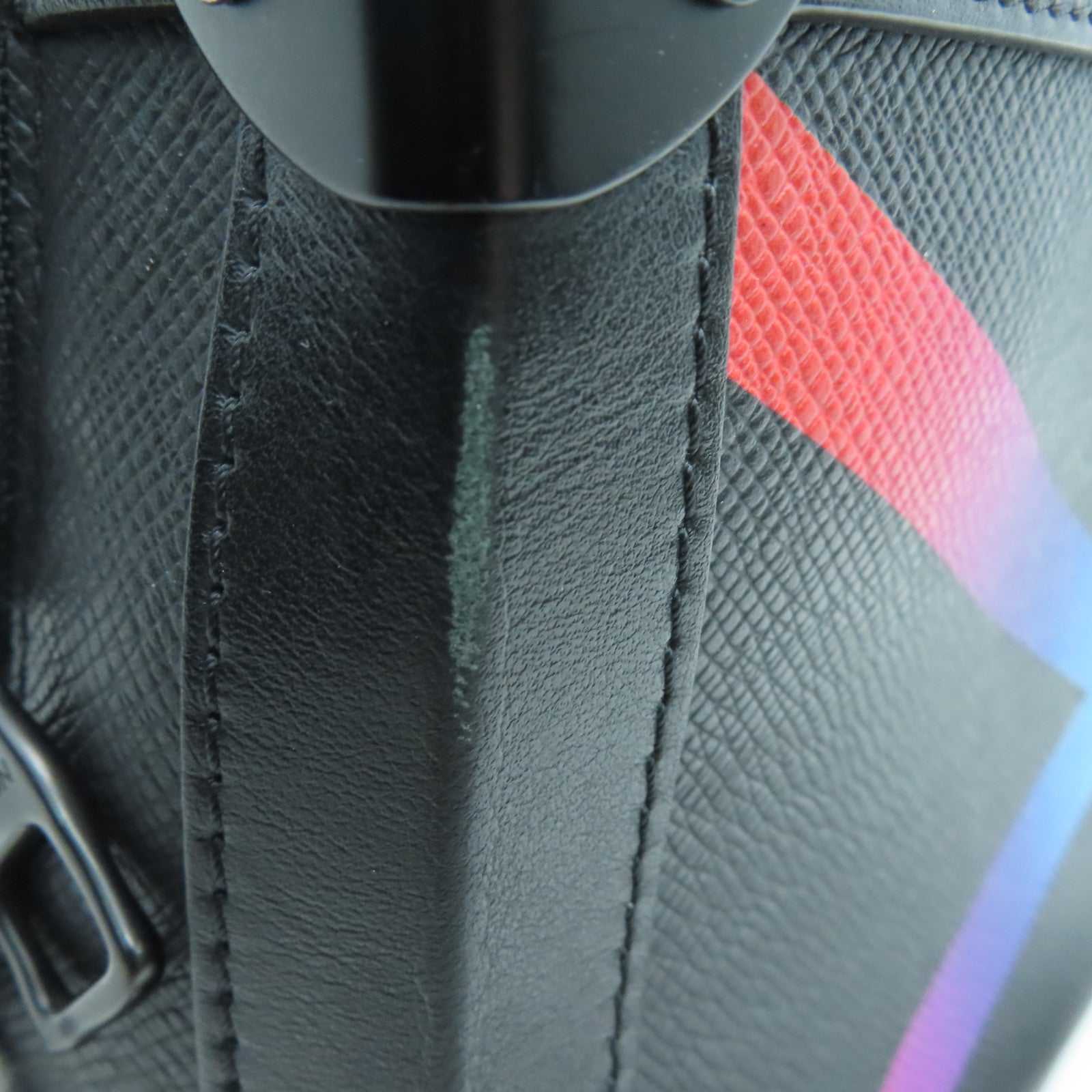 LOUIS VUITTON Taiga Soft Trunk肩背袋黑色