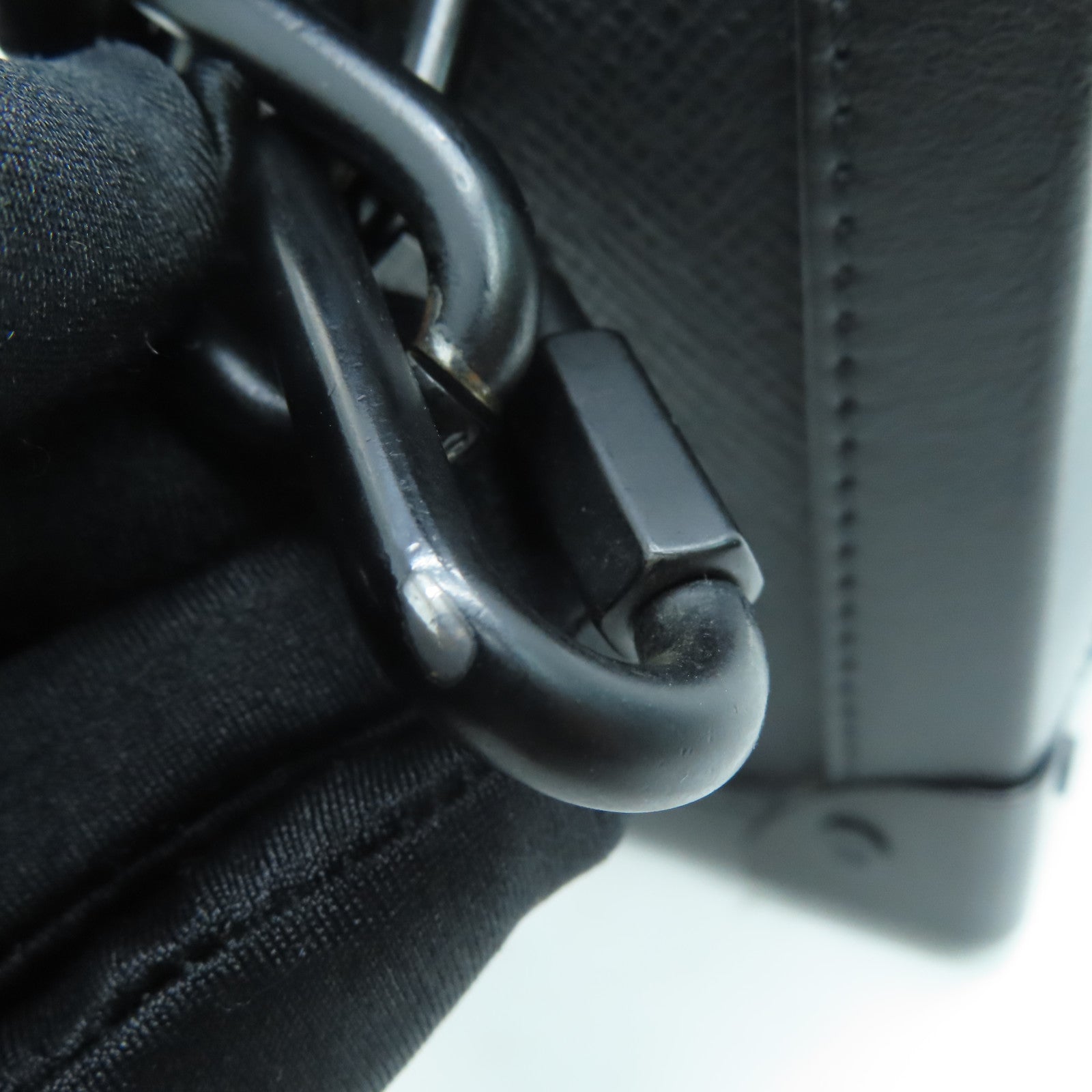 LOUIS VUITTON Taiga Soft Trunk肩背袋黑色