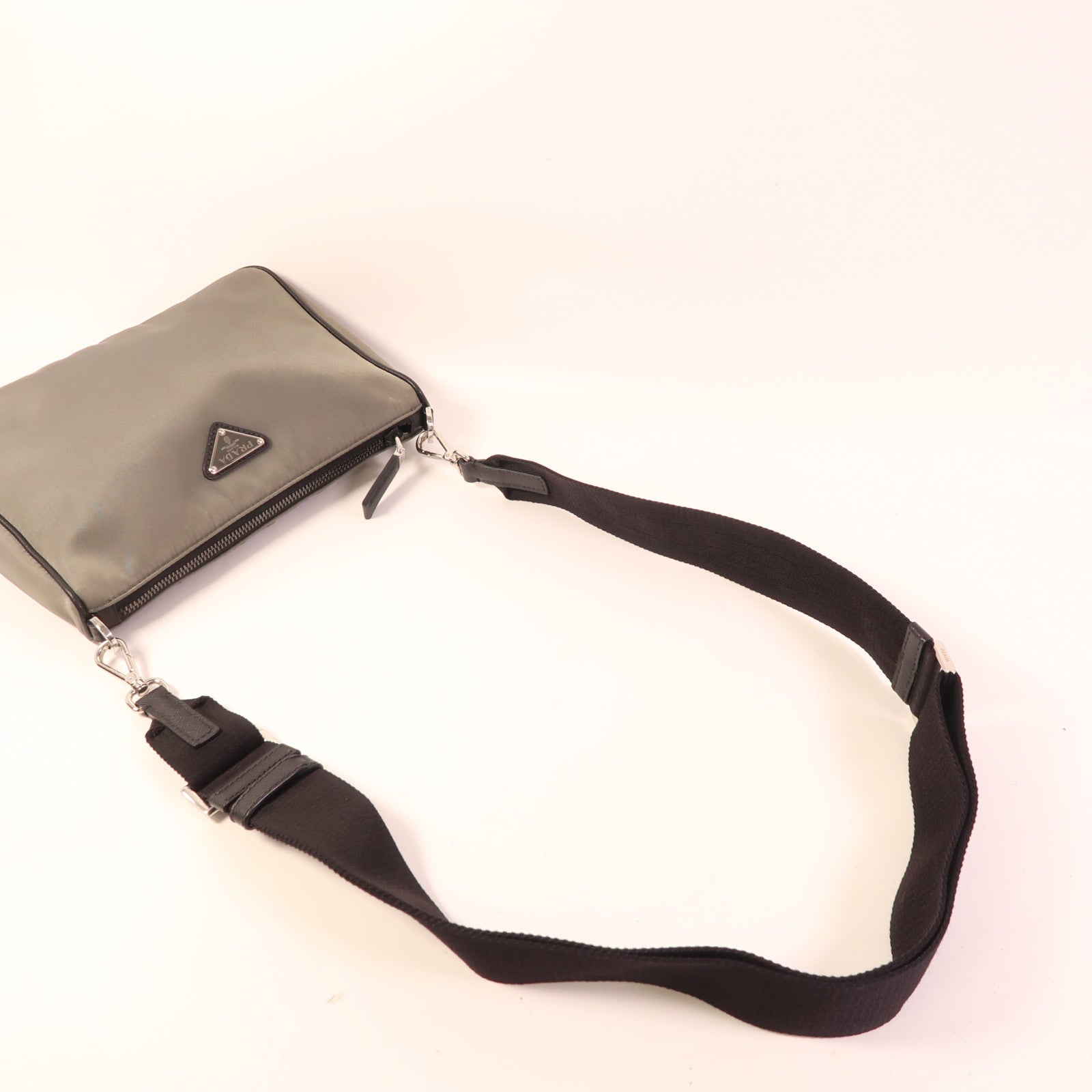 PRADA 尼龍Shoulder Bag銀扣肩背袋