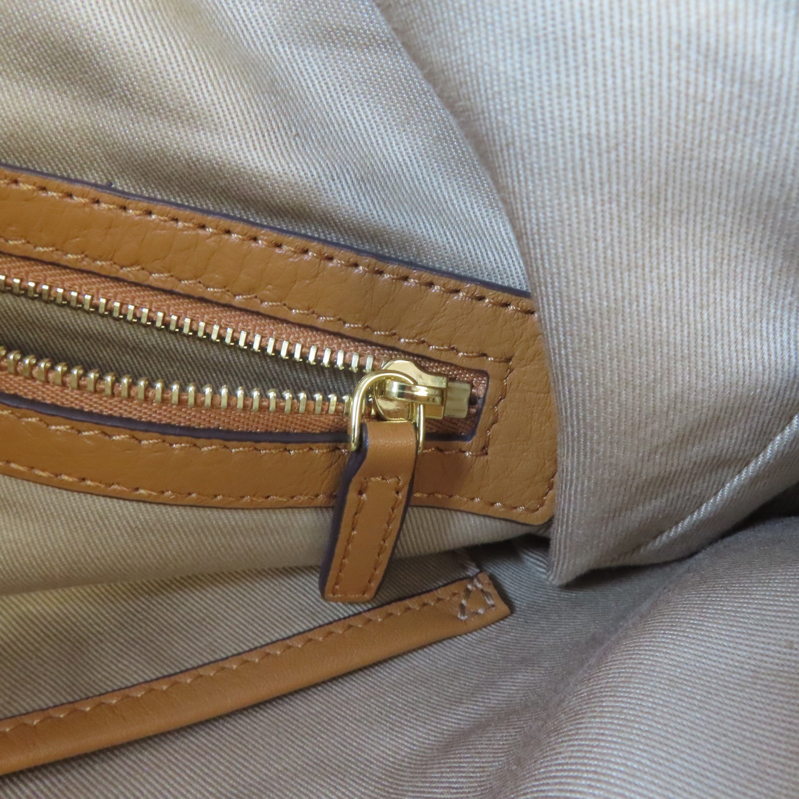 MCM 皮革Tote Bag金扣手挽袋啡色