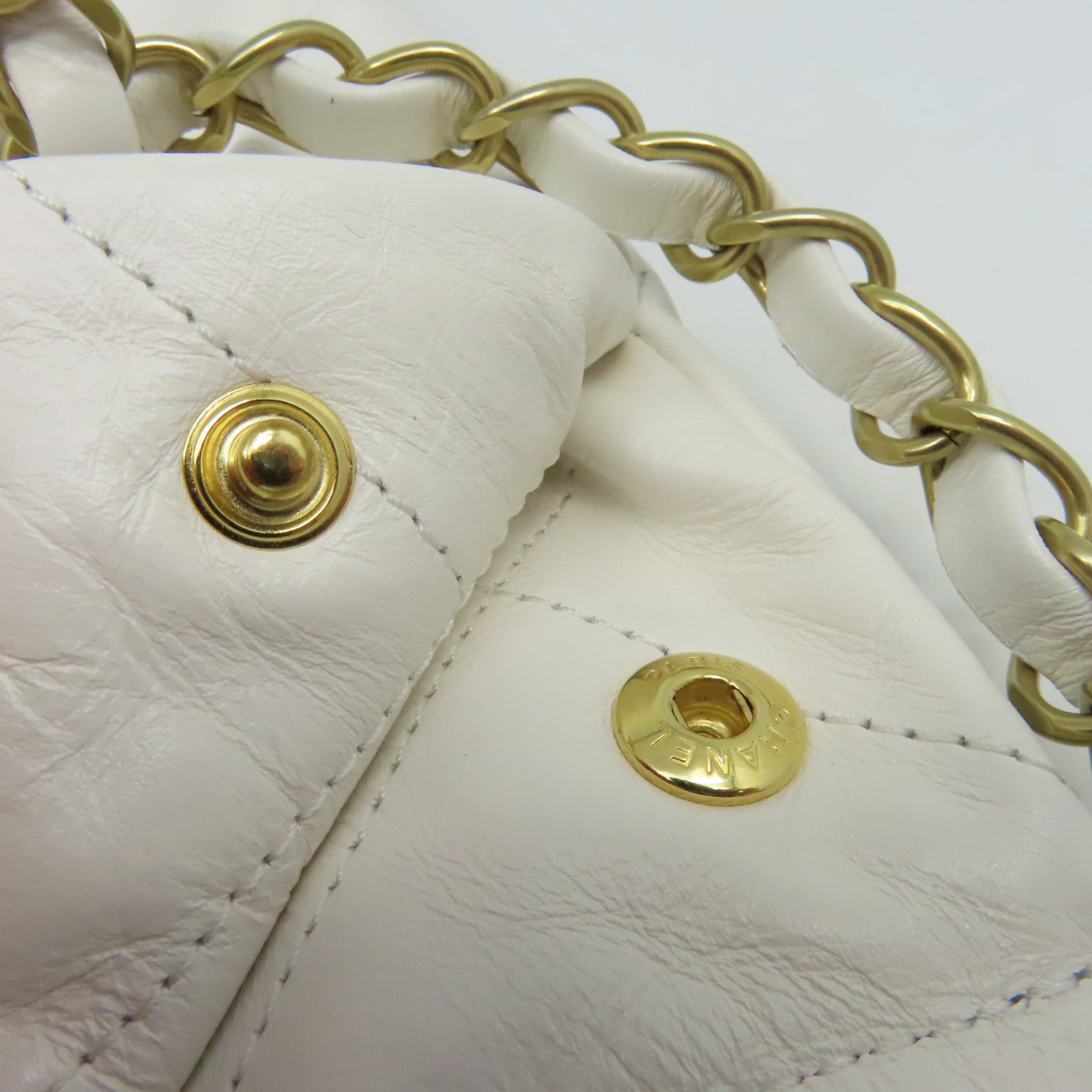 CHANEL 菱格牛皮皮革Chanel Small 22 Chain Shoulder Bag金扣鏈帶肩背袋白色