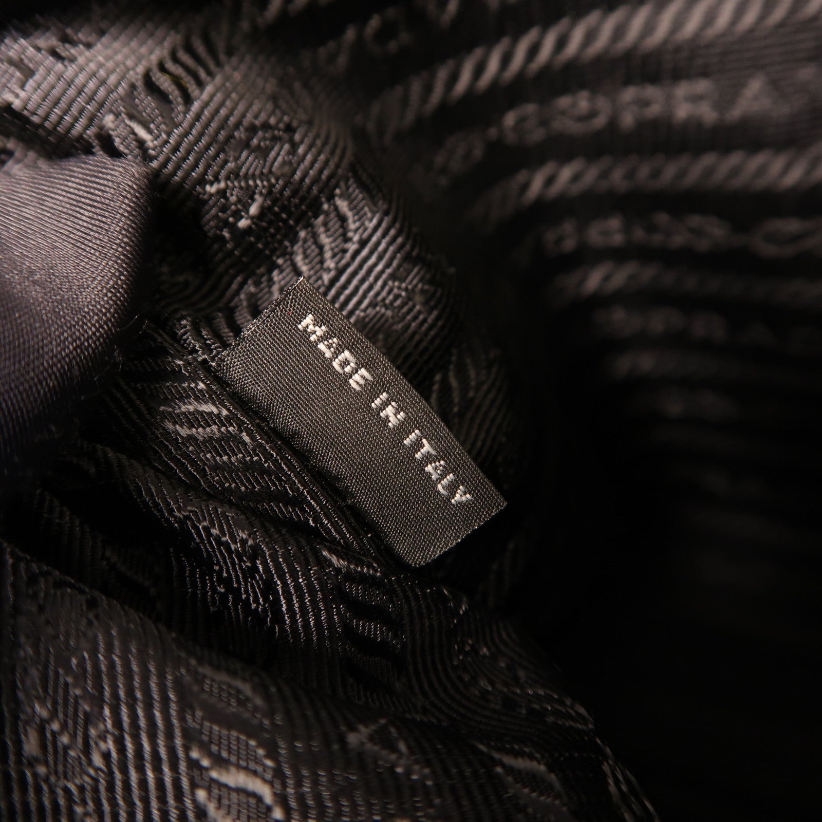 PRADA 尼龍Shoulder Bag銀扣肩背袋