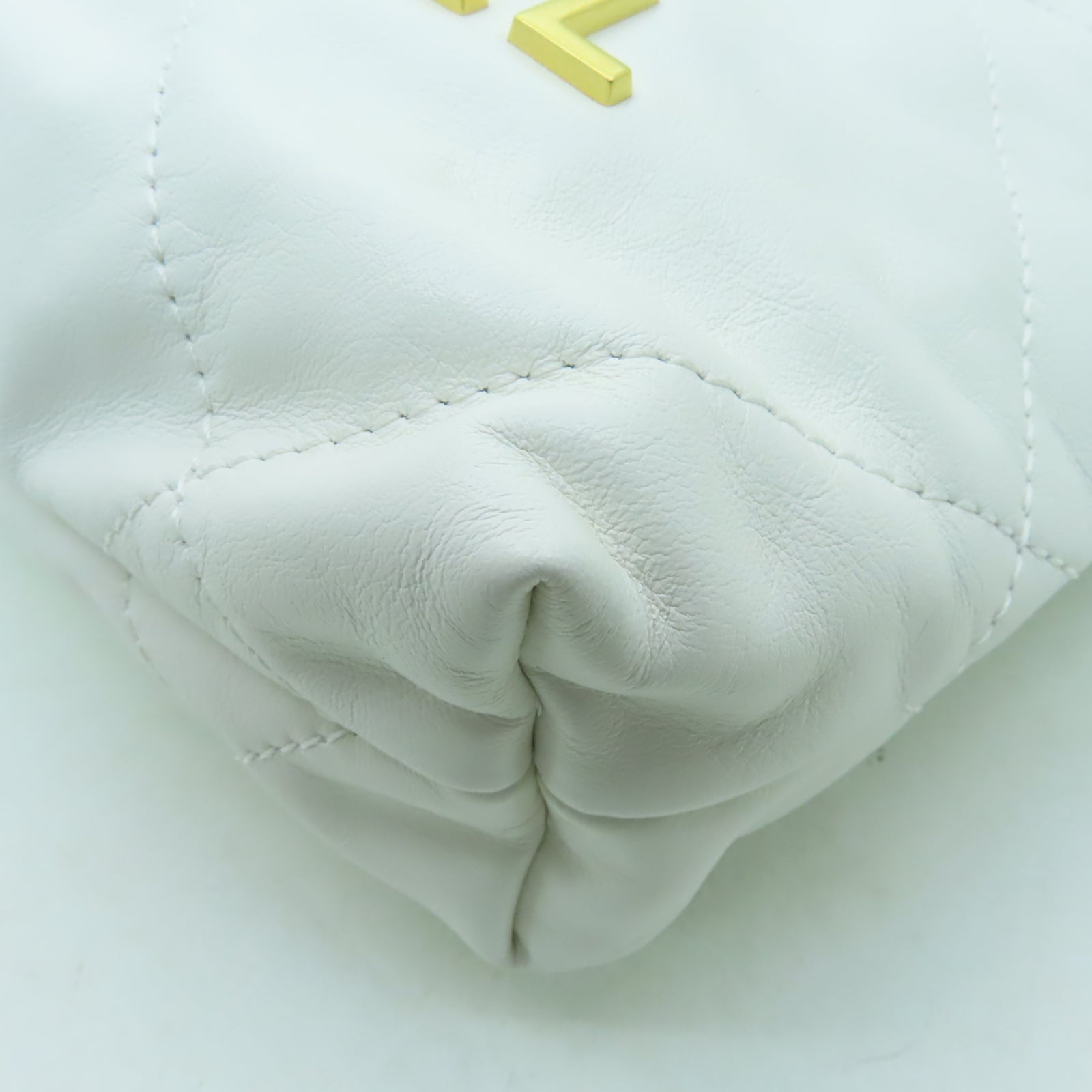 CHANEL 【激減優惠】菱格牛皮皮革22 Mini金扣鏈帶手挽肩背兩用袋白色