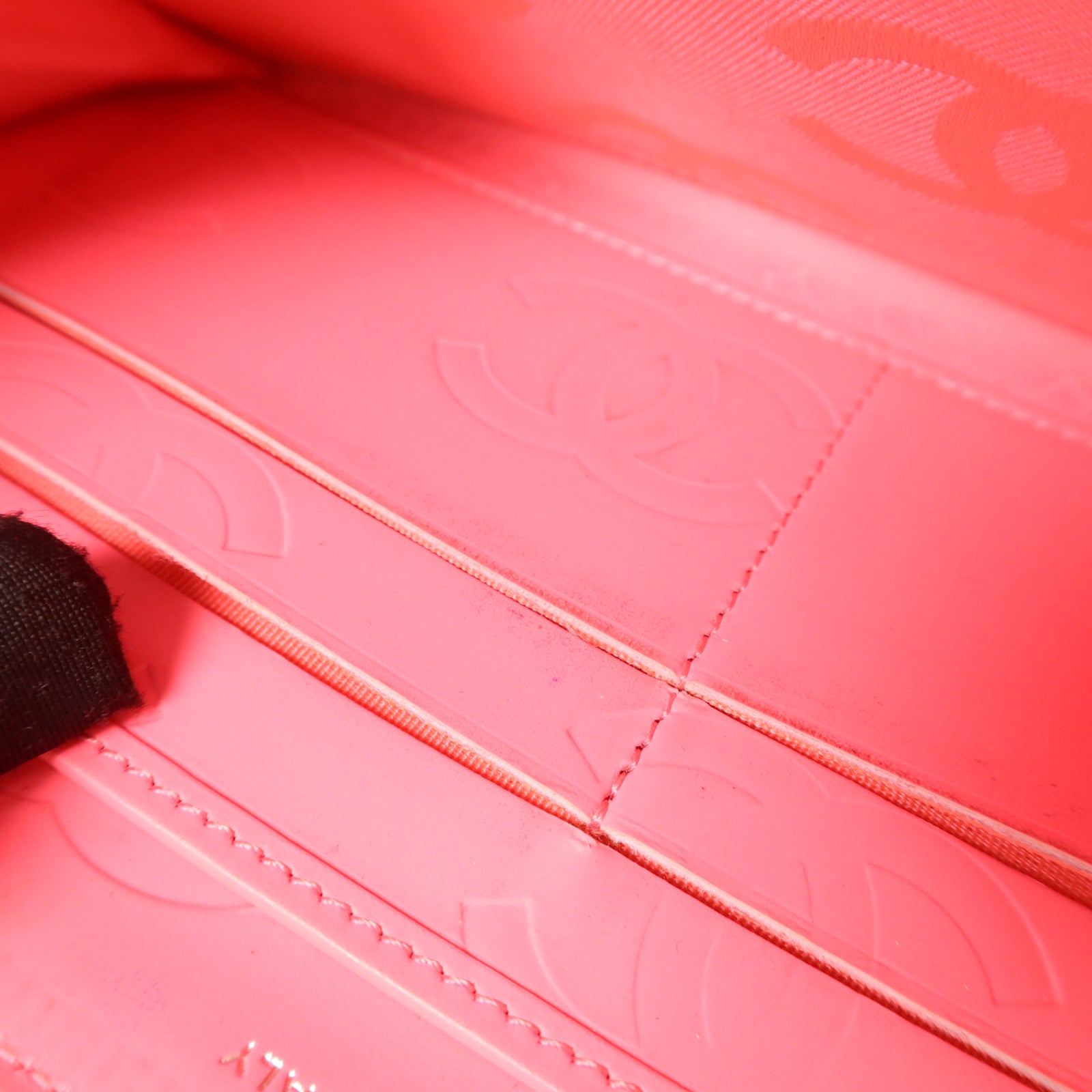 CHANEL 牛皮皮革Cambon Long Round Wallet銀扣長錢包