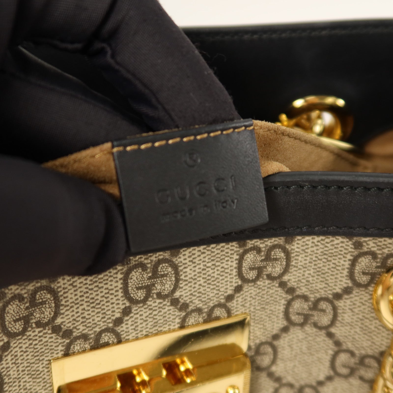 GUCCI 塗層帆布Padlock Small鏈帶肩背袋