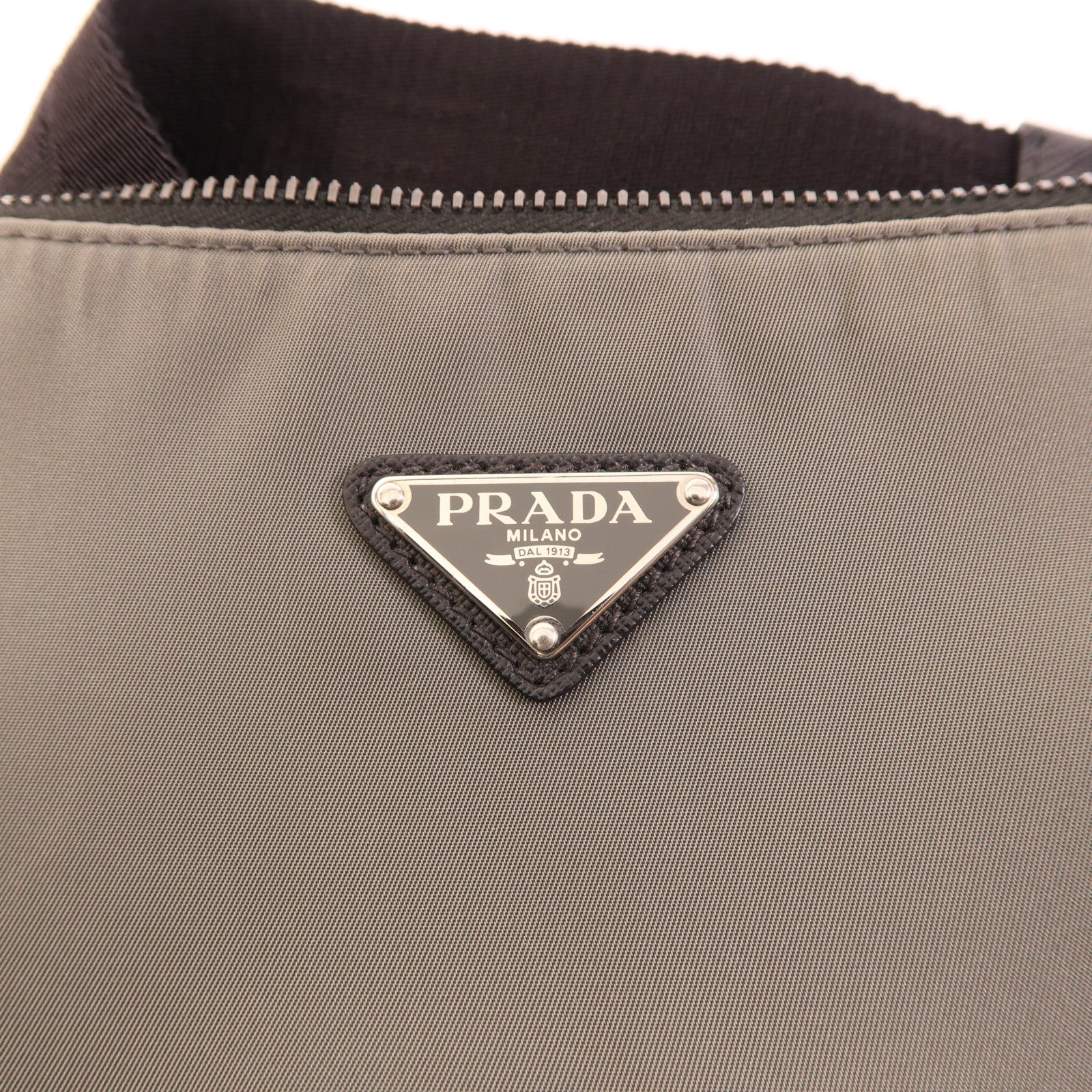 PRADA 尼龍Shoulder Bag銀扣肩背袋