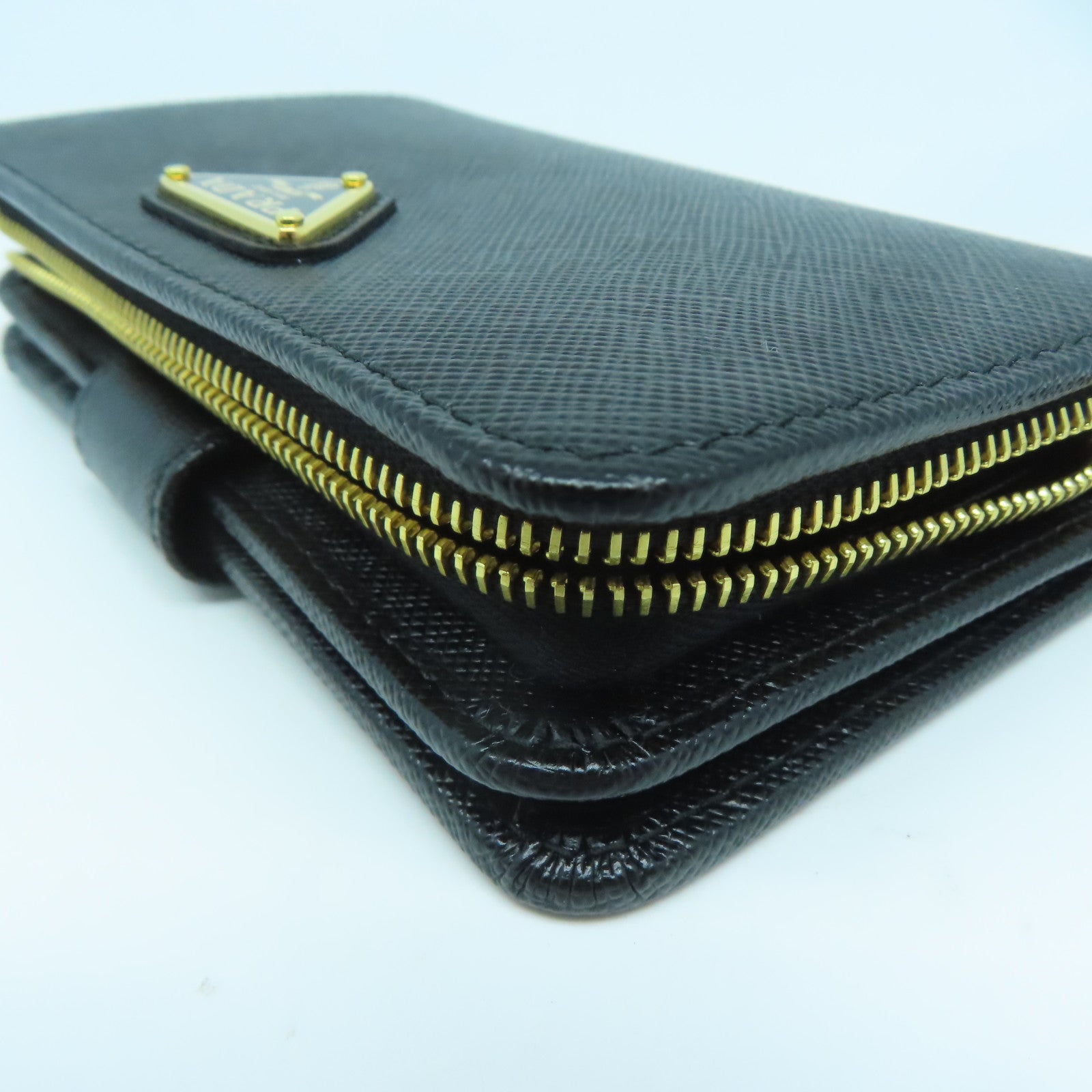 PRADA Saffiano皮革Wallet金扣錢包黑色