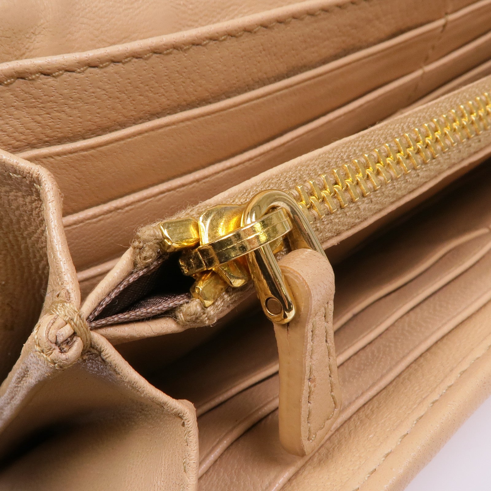 Miu Miu Nappa皮革Matelasse Long Wallet金扣長錢包