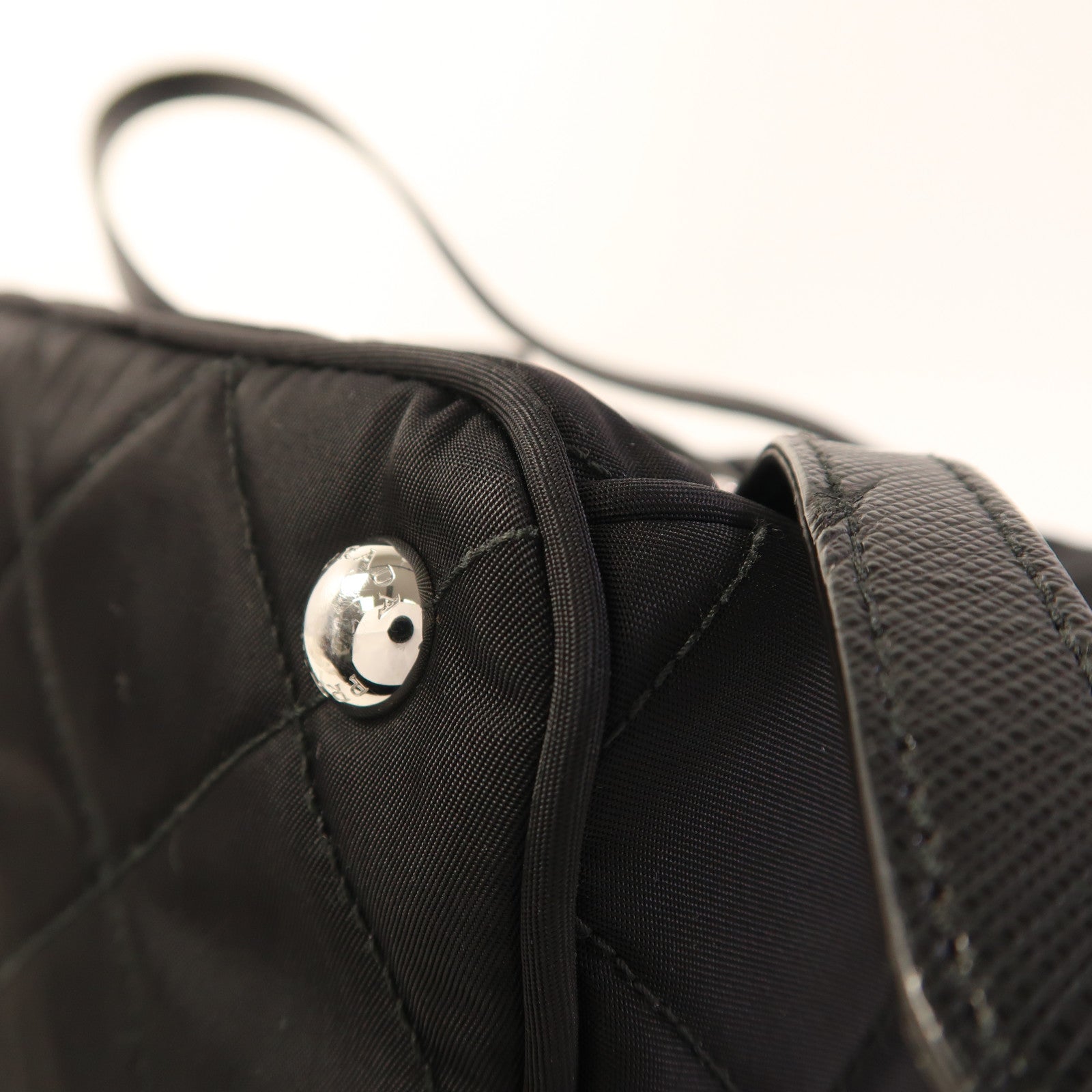 PRADA 尼龍Backpack銀扣背包