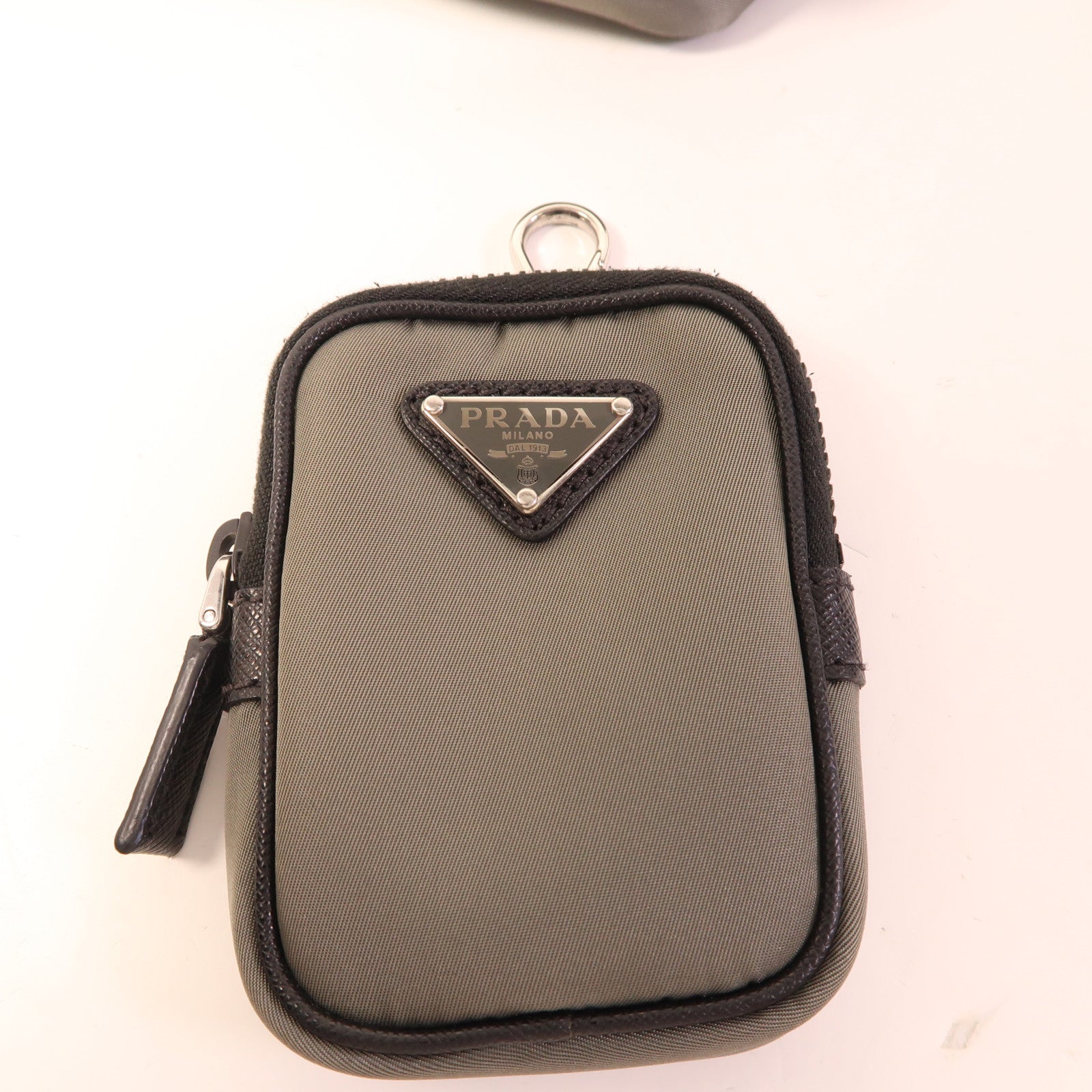 PRADA 尼龍Shoulder Bag銀扣肩背袋