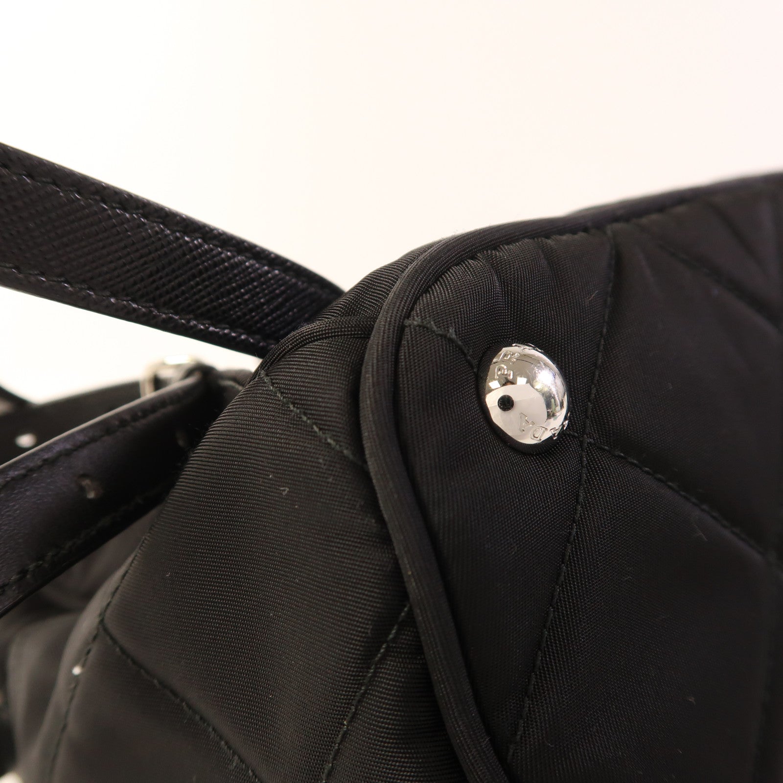 PRADA 尼龍Backpack銀扣背包