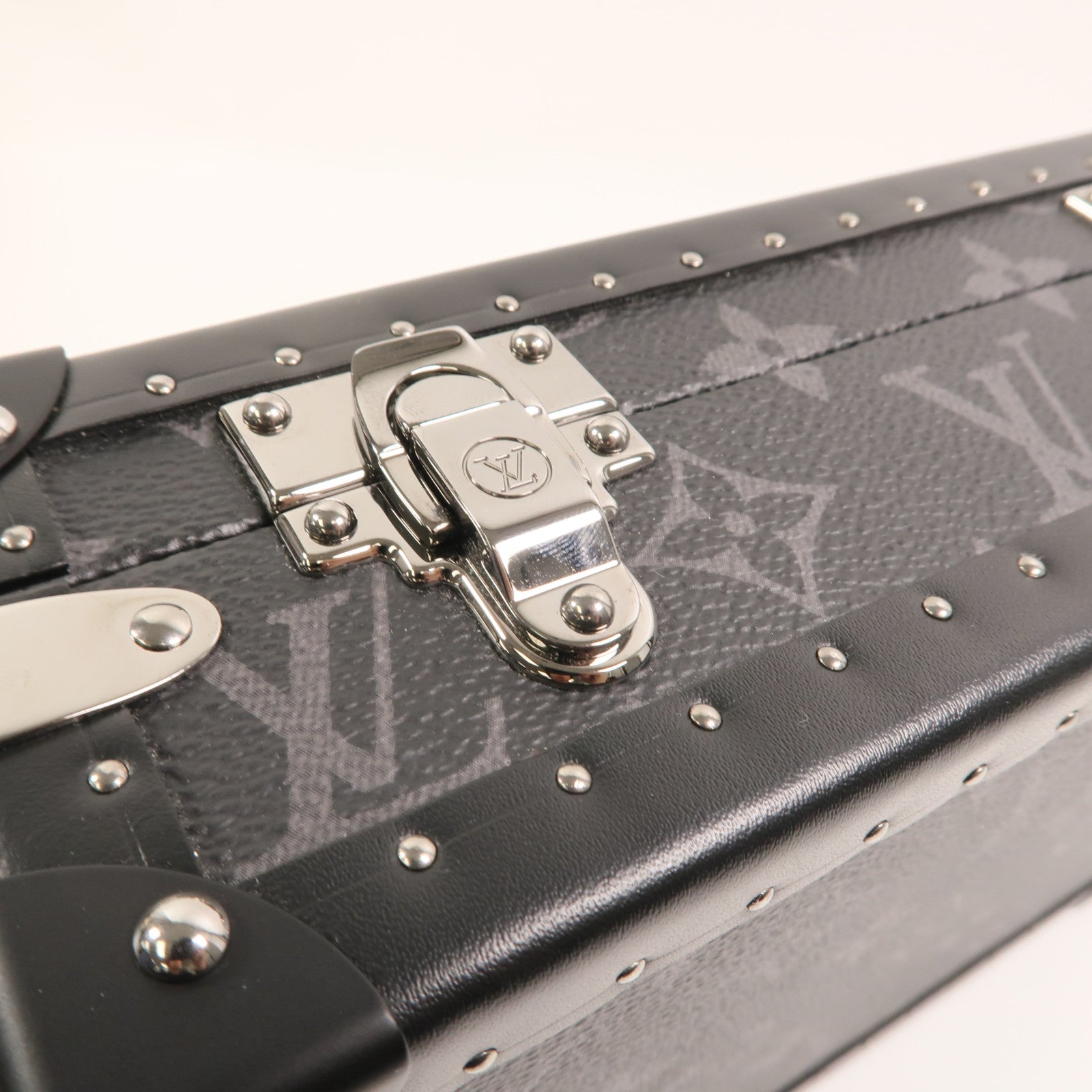 LOUIS VUITTON Monogram Eclipse Clutch Box肩背袋