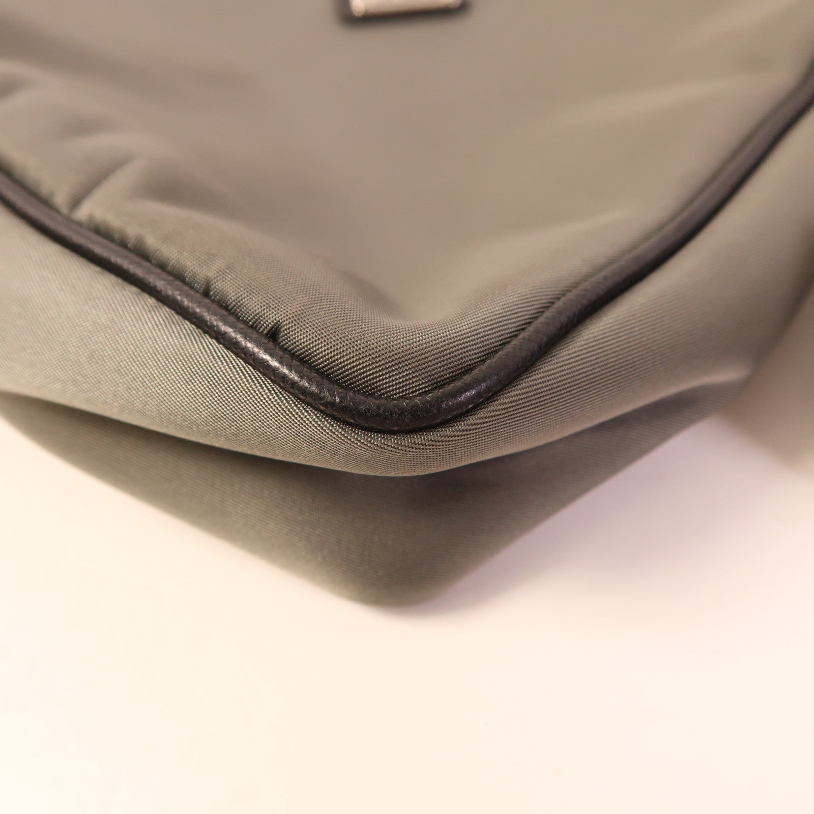 PRADA 尼龍Shoulder Bag銀扣肩背袋