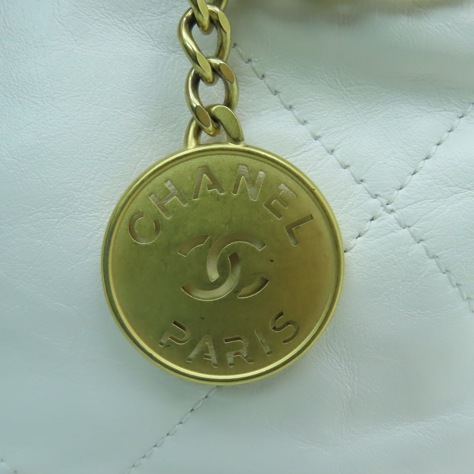 CHANEL 【激減優惠】菱格牛皮皮革22 Mini金扣鏈帶手挽肩背兩用袋白色